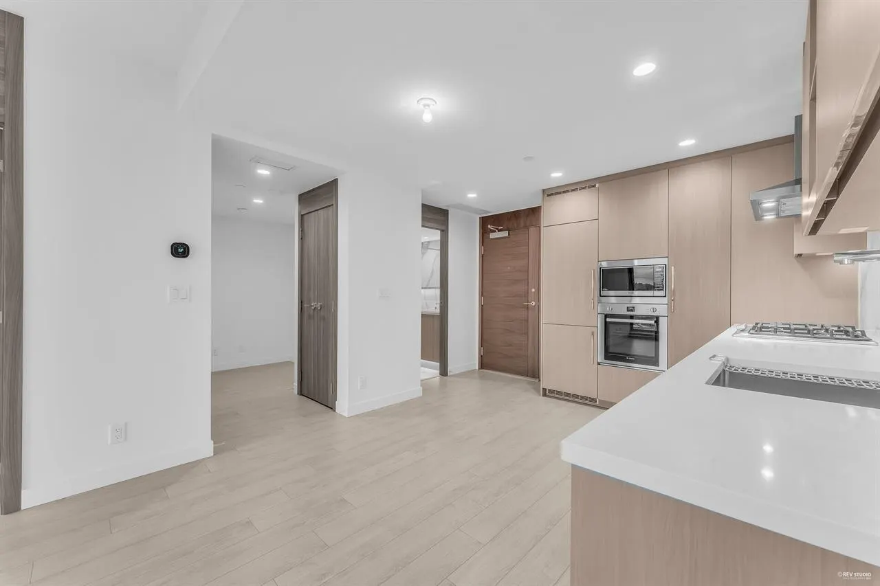 708 4880 Lougheed Highway