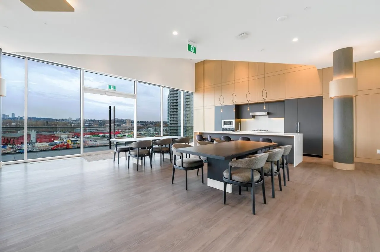 708 4880 Lougheed Highway