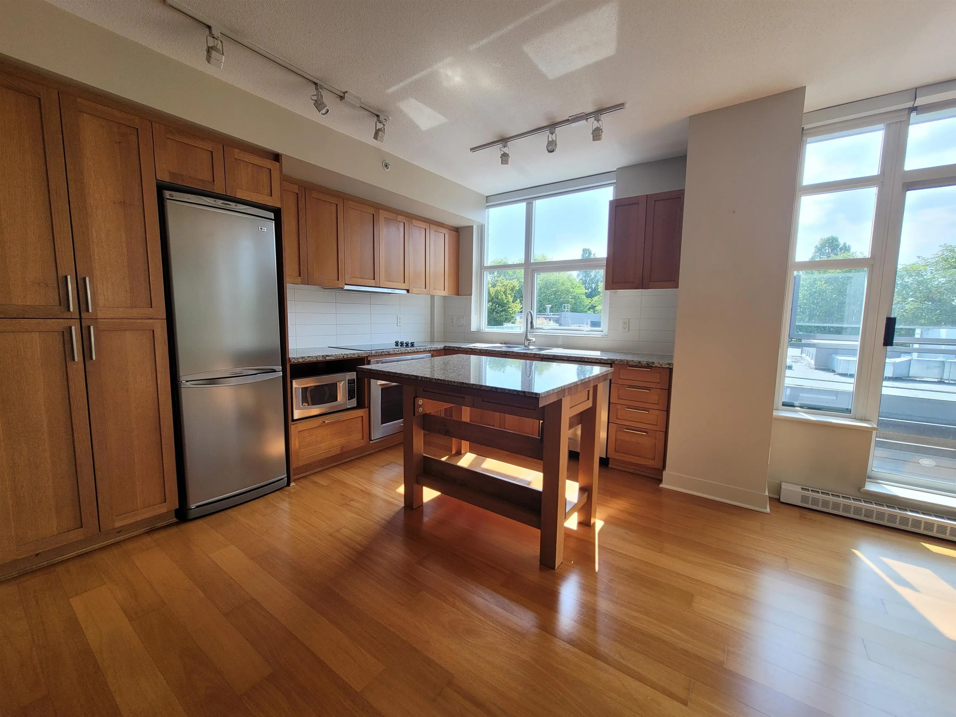 515 2268 W Broadway