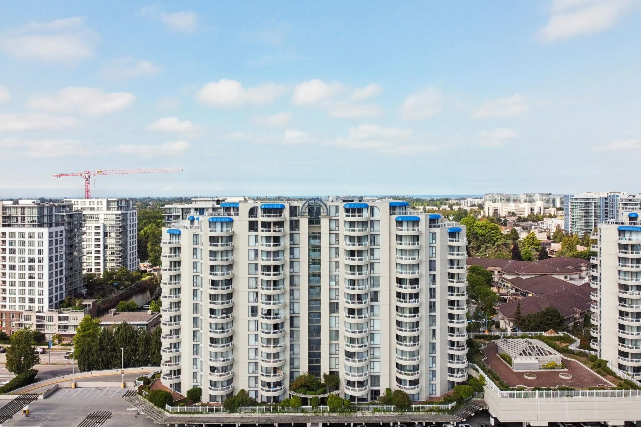 1605 6088 Minoru Boulevard