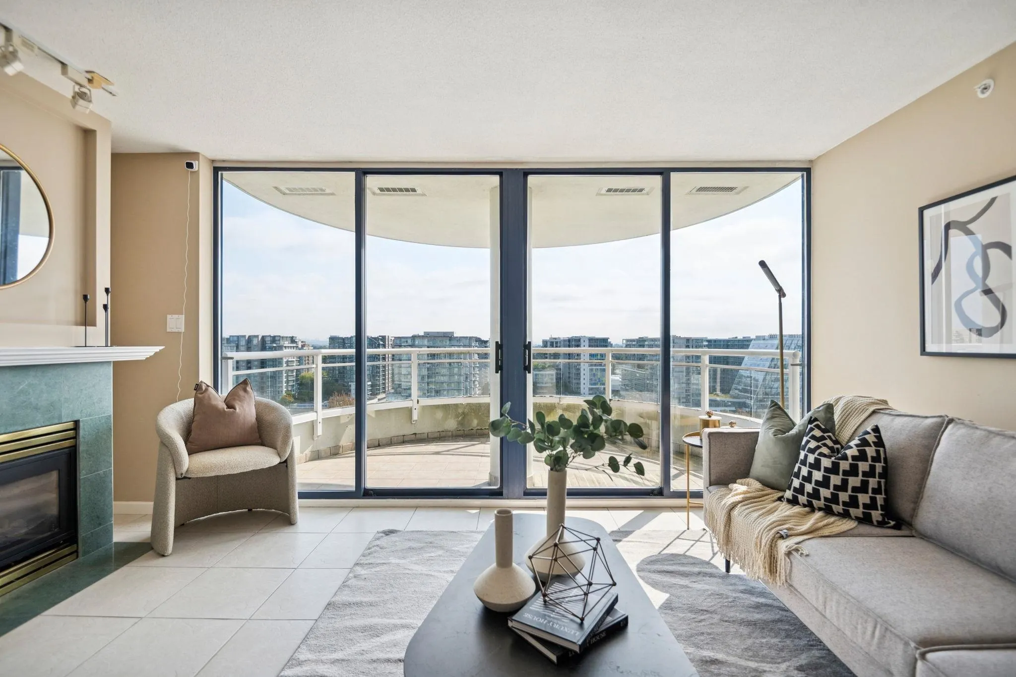 1605 6088 Minoru Boulevard
