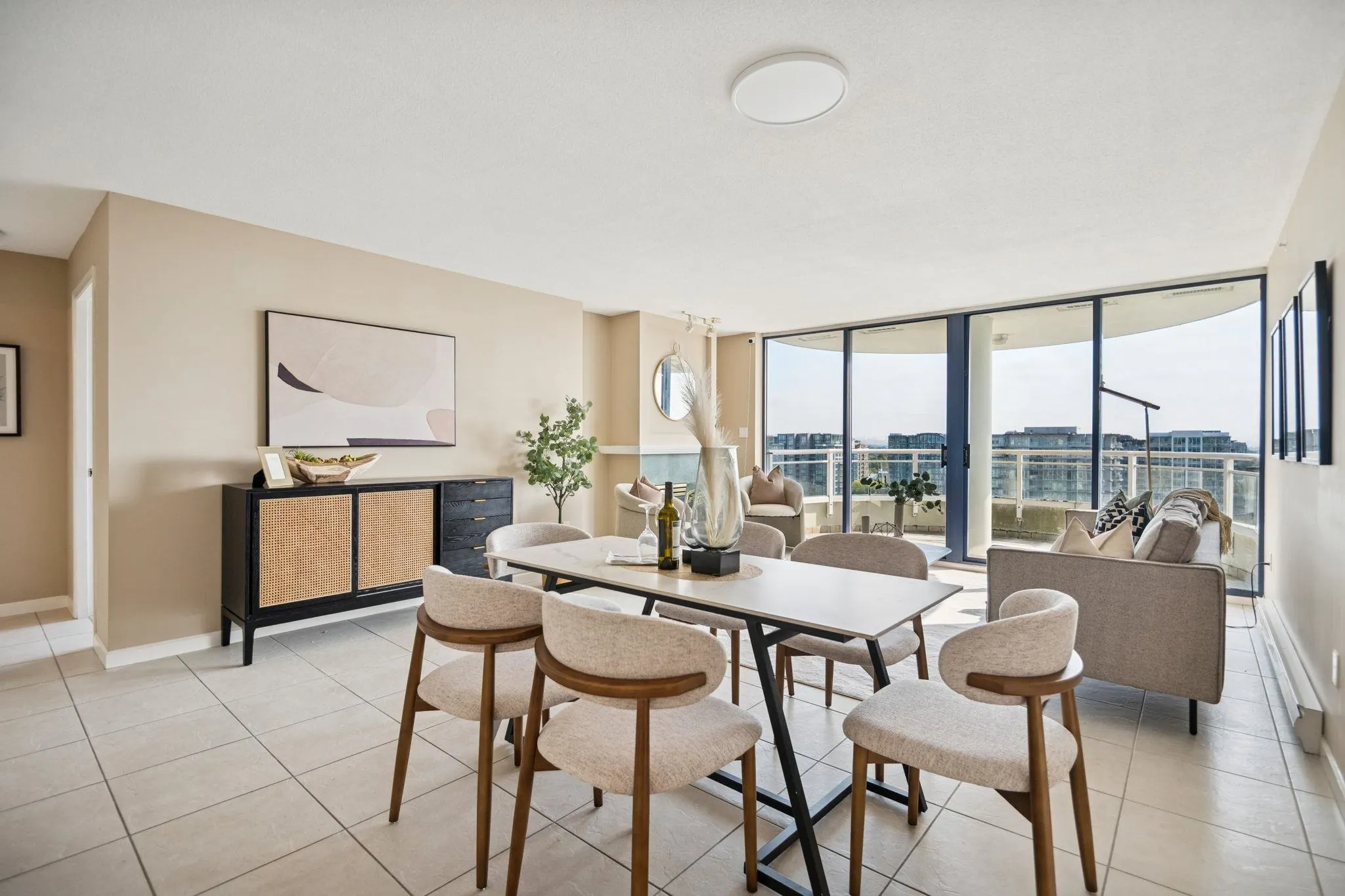 1605 6088 Minoru Boulevard