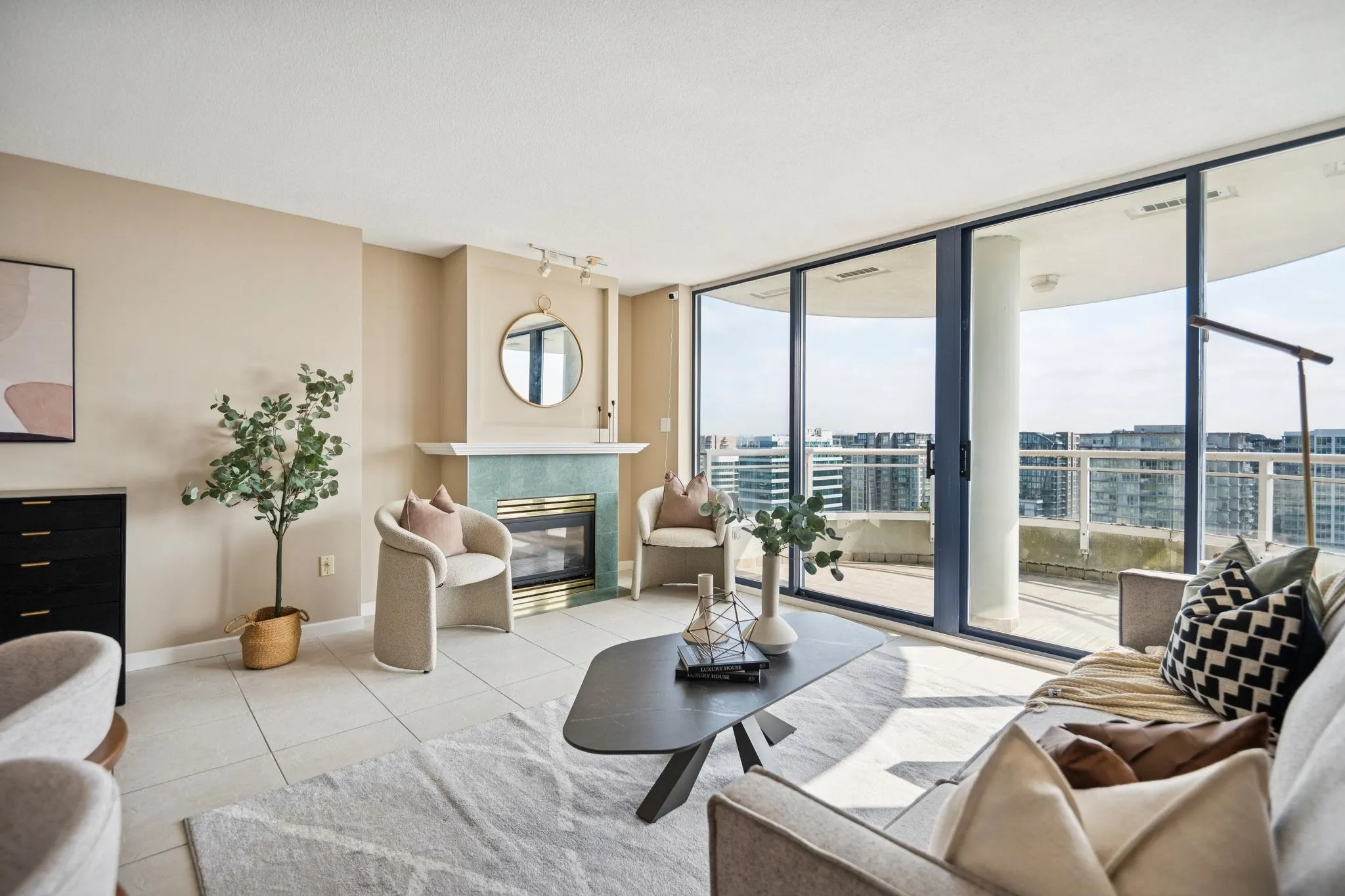 1605 6088 Minoru Boulevard