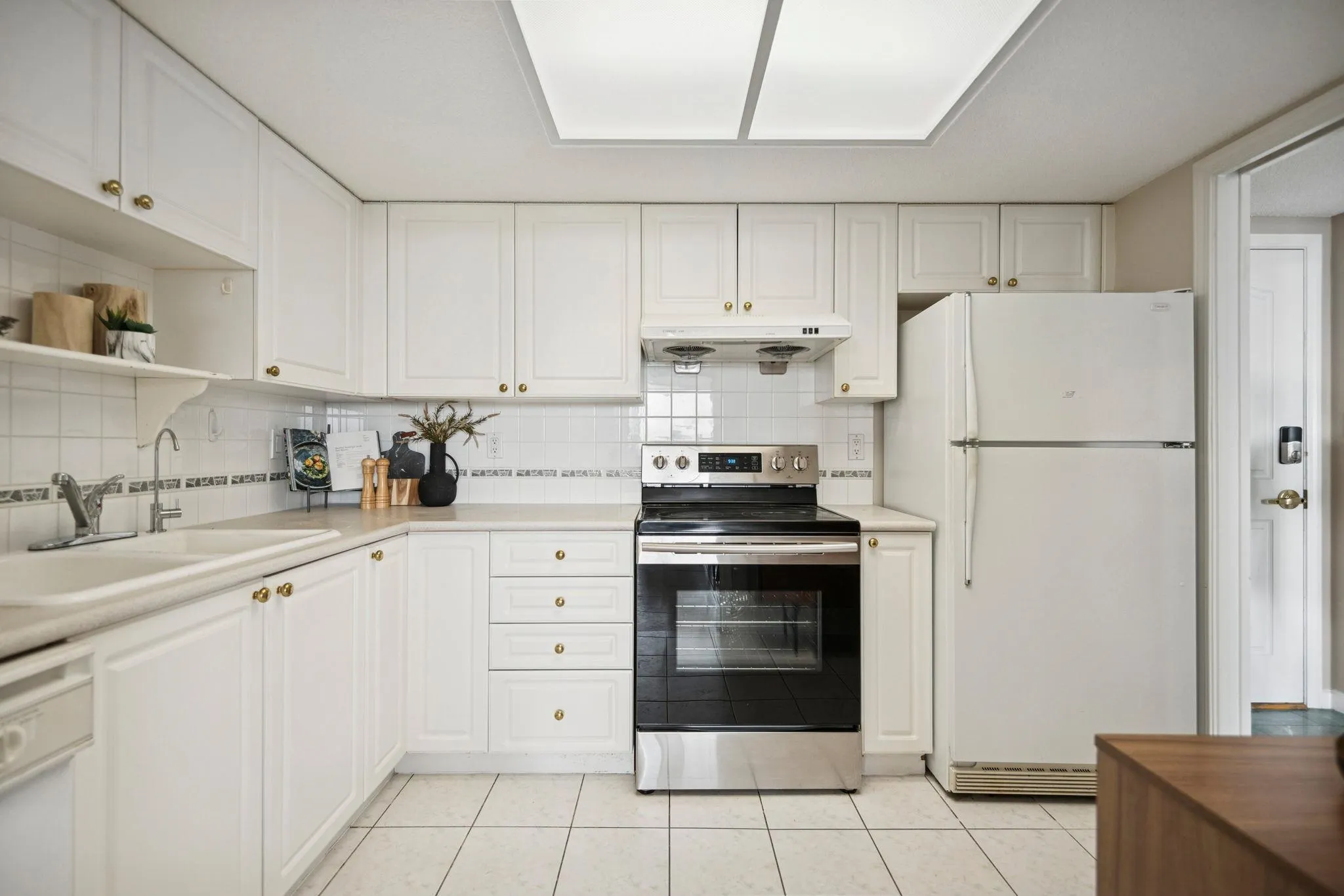 1605 6088 Minoru Boulevard