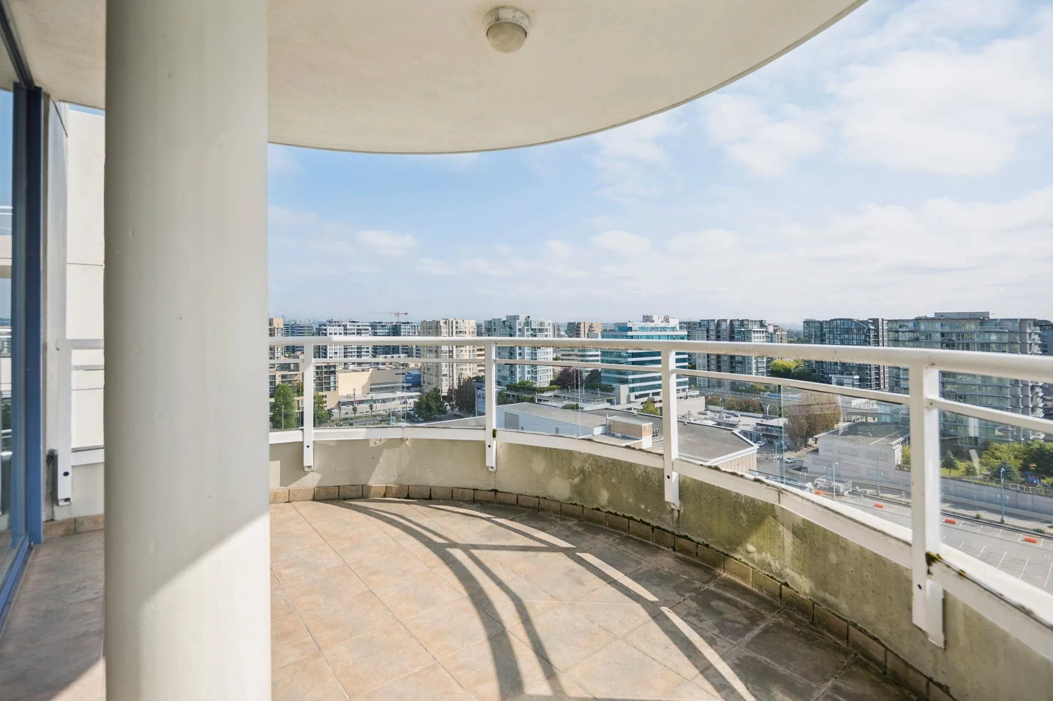 1605 6088 Minoru Boulevard