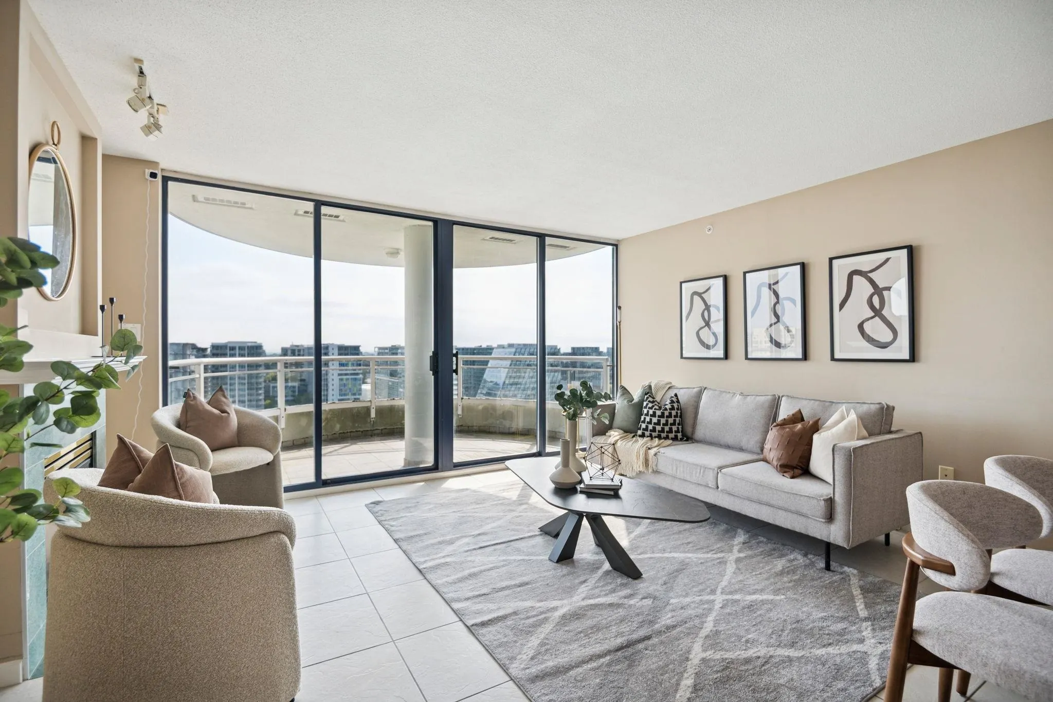 1605 6088 Minoru Boulevard