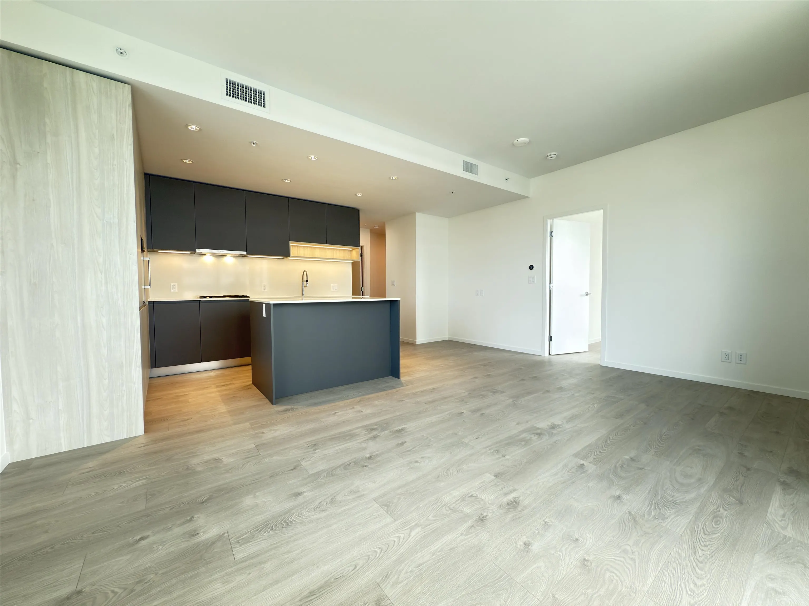 576 6600 Minoru Boulevard