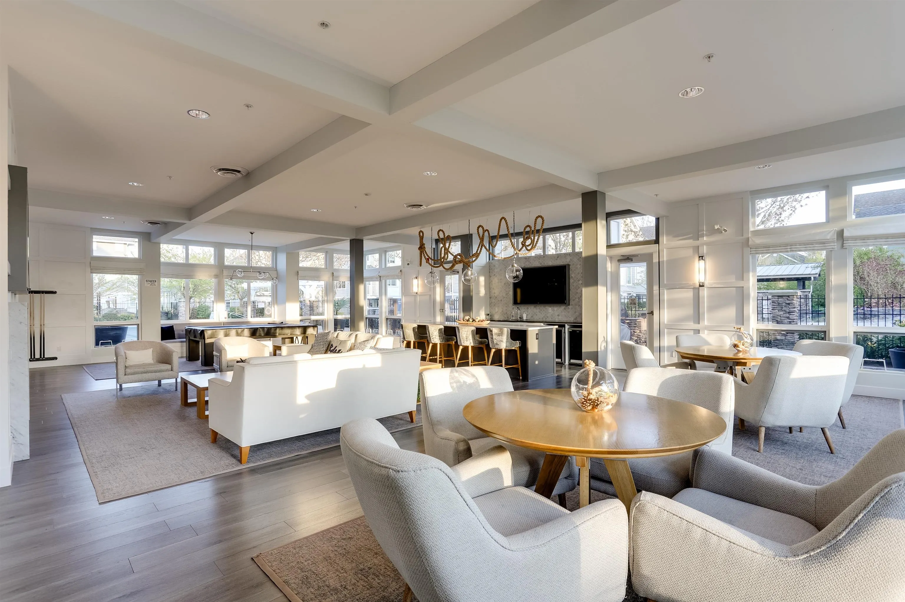 100 5311 Admiral Way