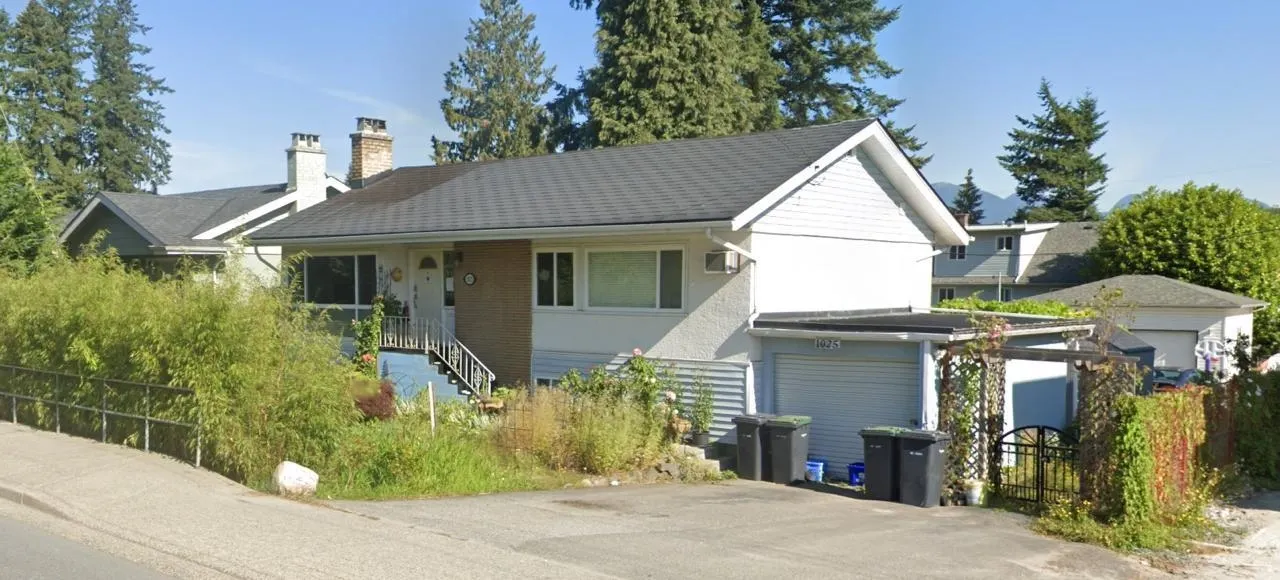 1025 Como Lake Avenue