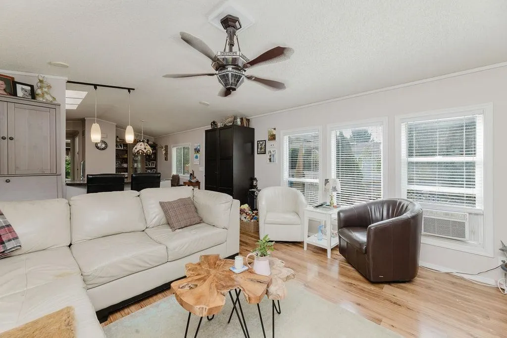 83 1413 Sunshine Coast Highway