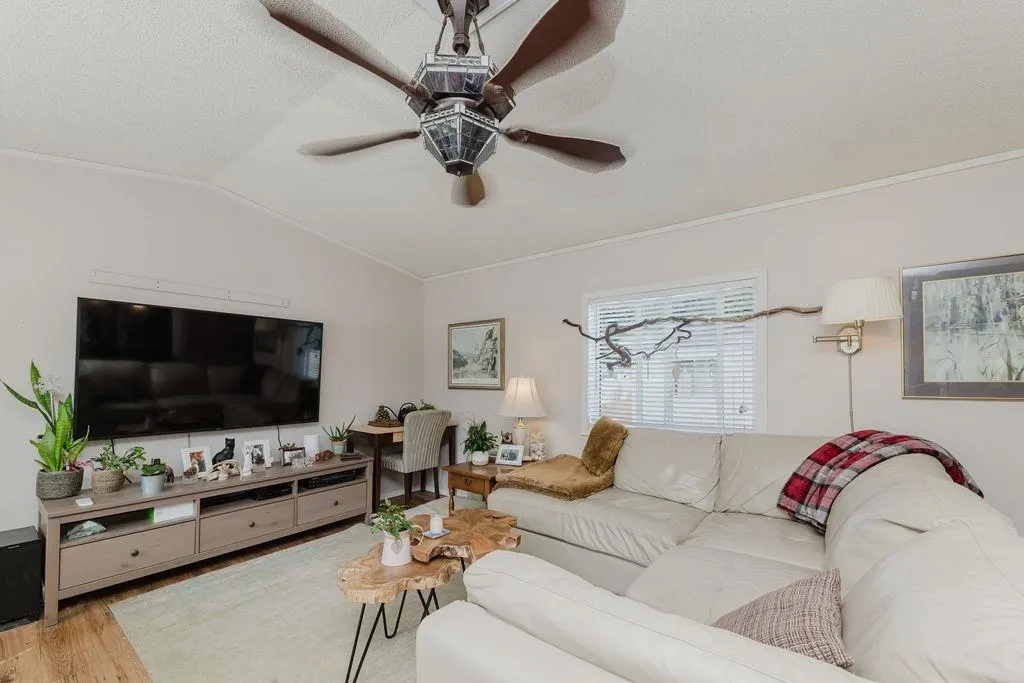 83 1413 Sunshine Coast Highway