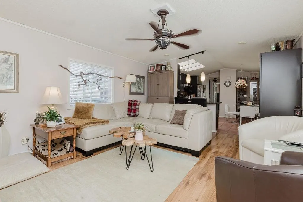 83 1413 Sunshine Coast Highway