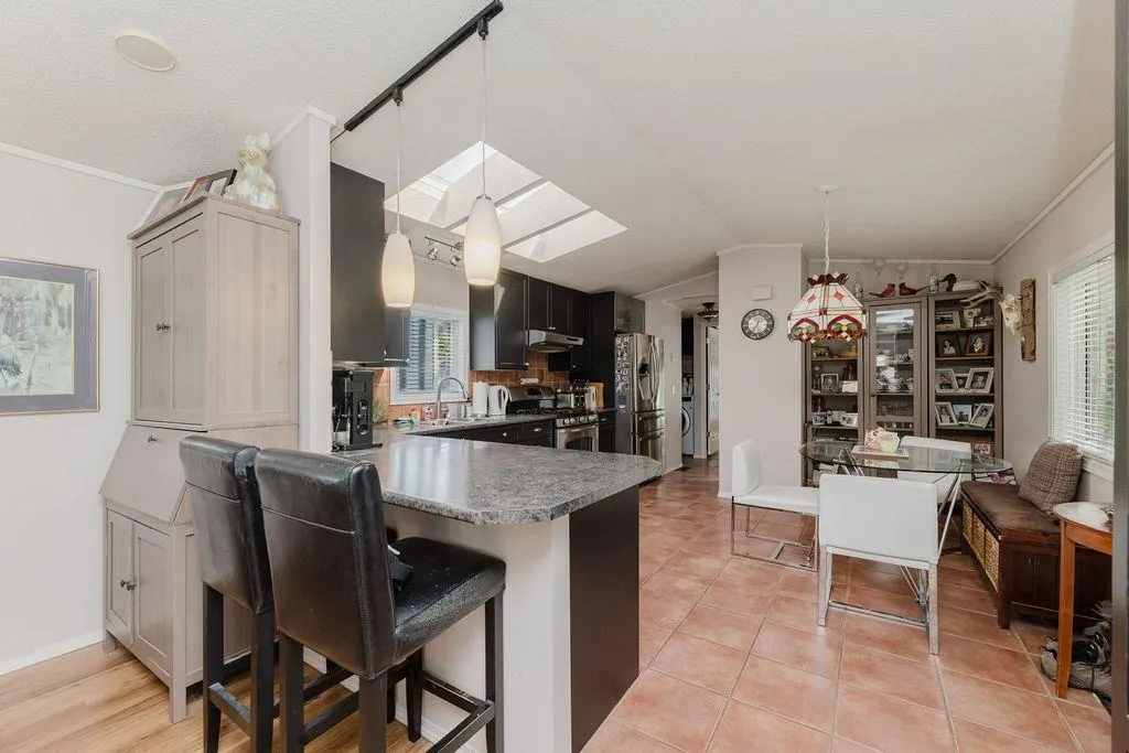 83 1413 Sunshine Coast Highway