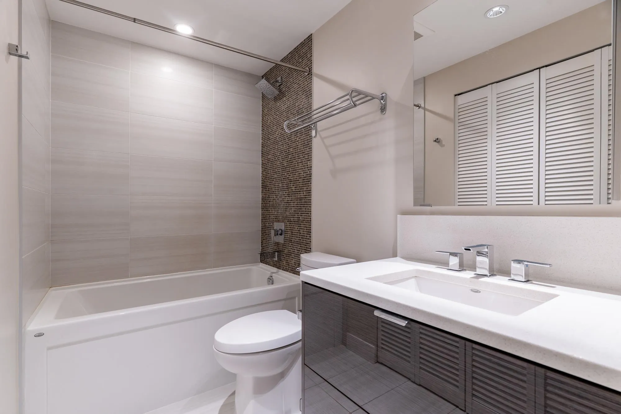 202 1777 W 7th Avenue