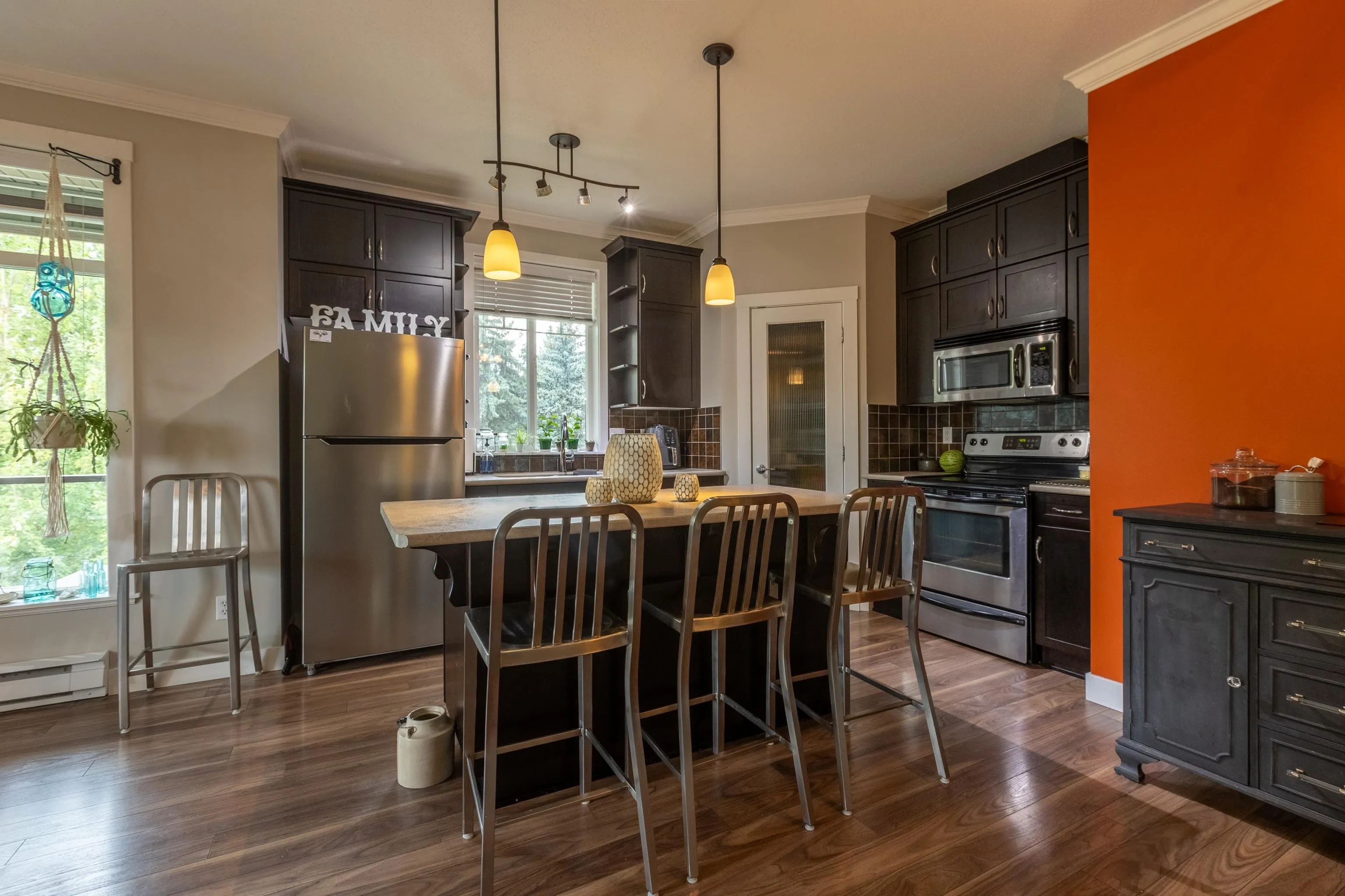 410 2038 Sandalwood Crescent