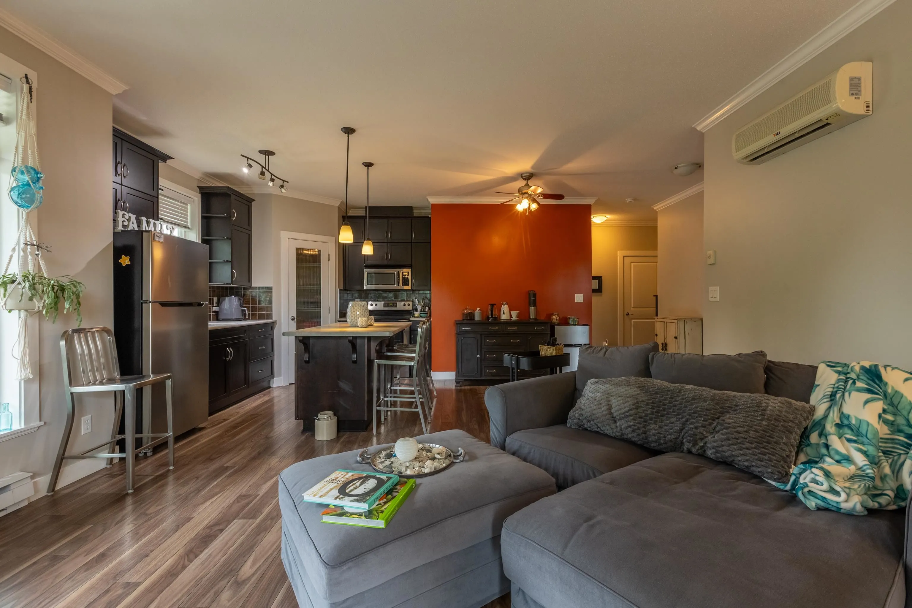 410 2038 Sandalwood Crescent