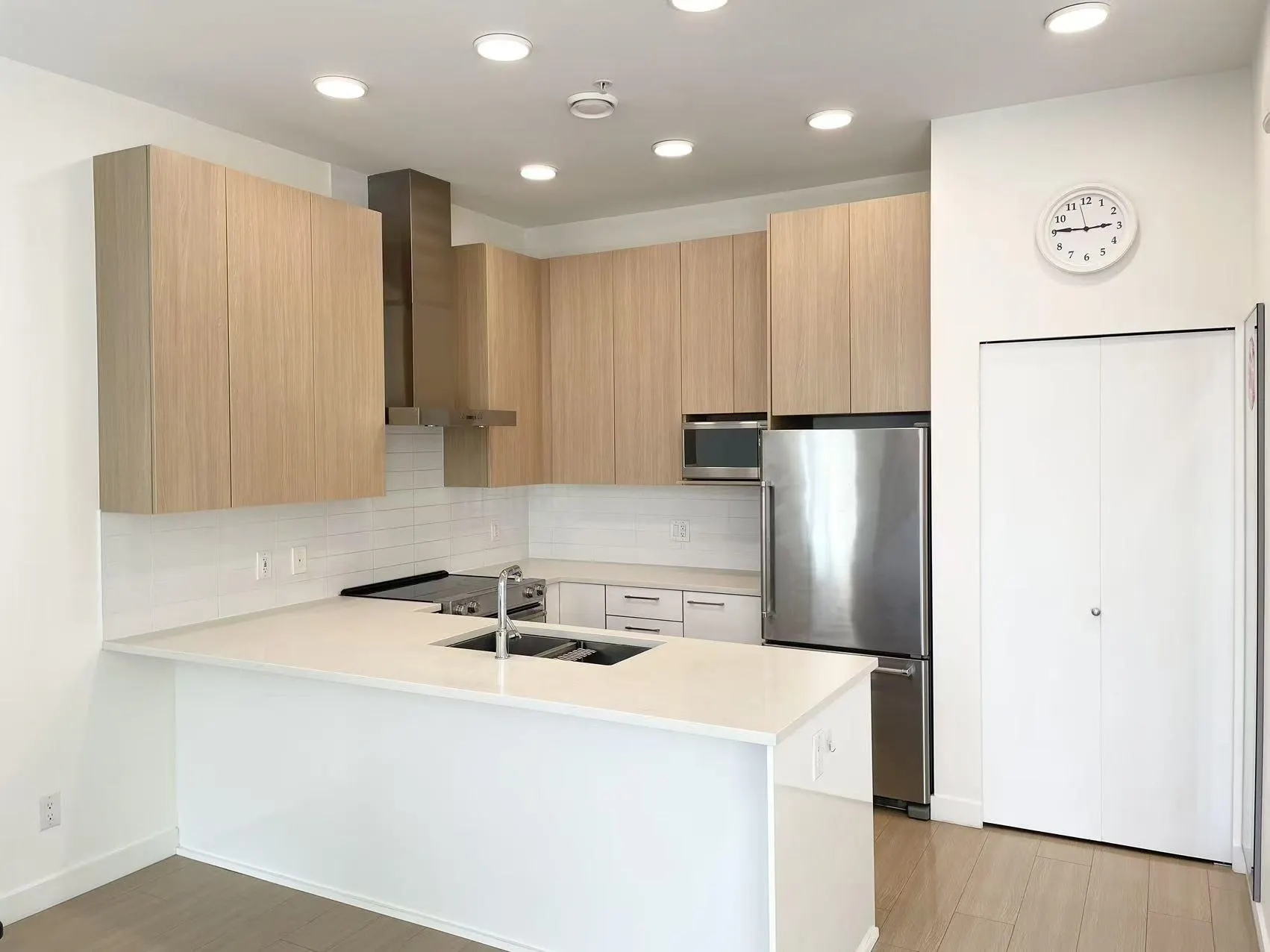 5453 Lougheed Highway