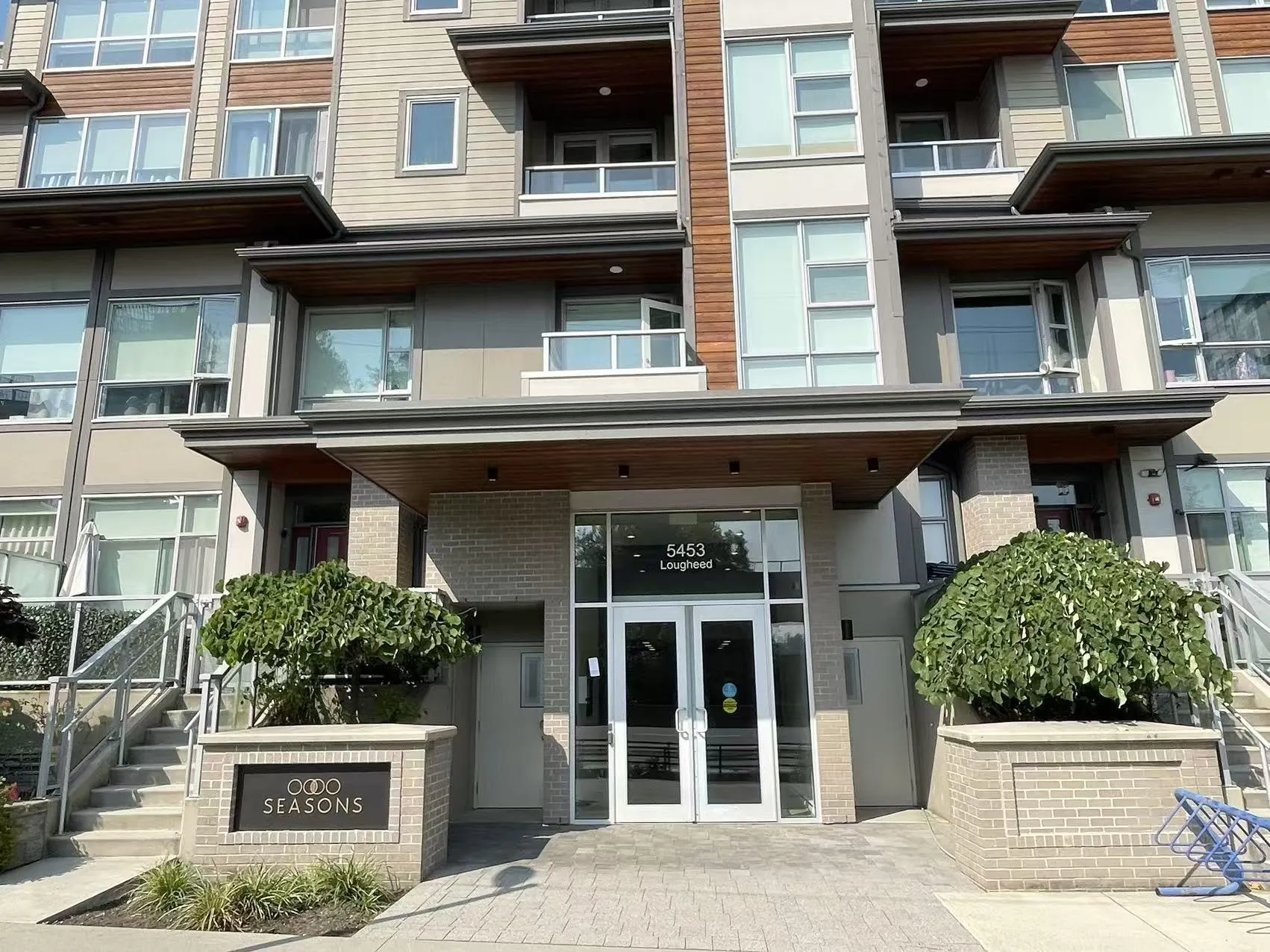 5453 Lougheed Highway