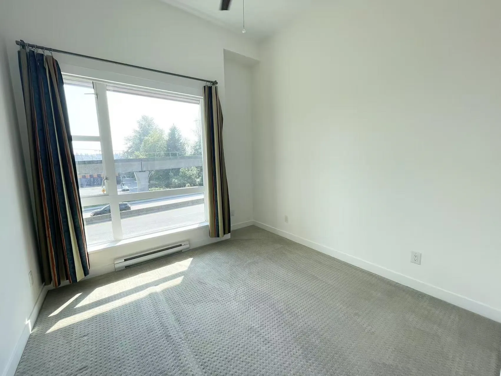 5453 Lougheed Highway