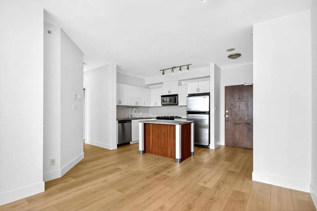1609 155 W 1st Street