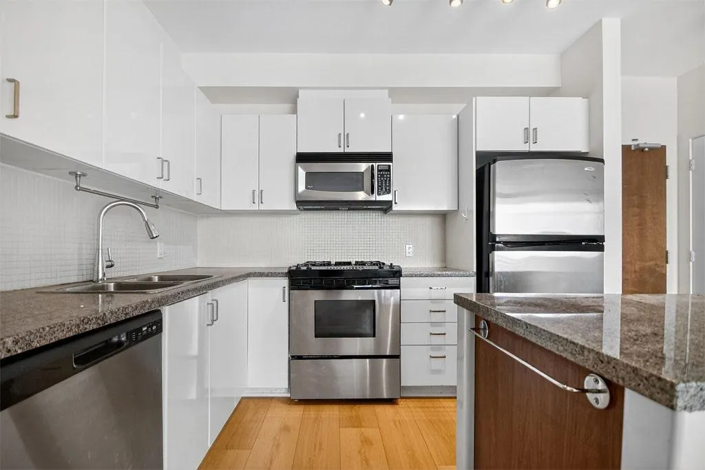 1609 155 W 1st Street