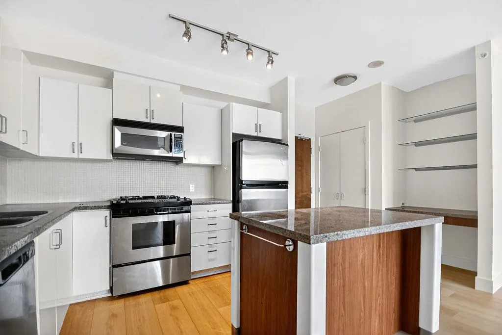 1609 155 W 1st Street