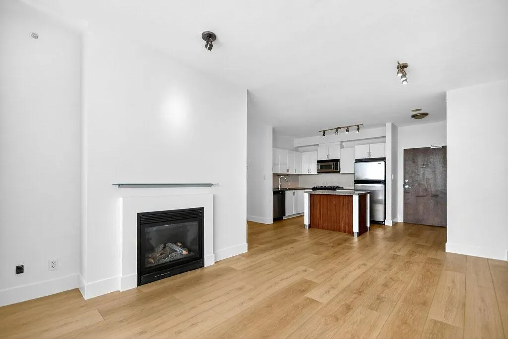 1609 155 W 1st Street