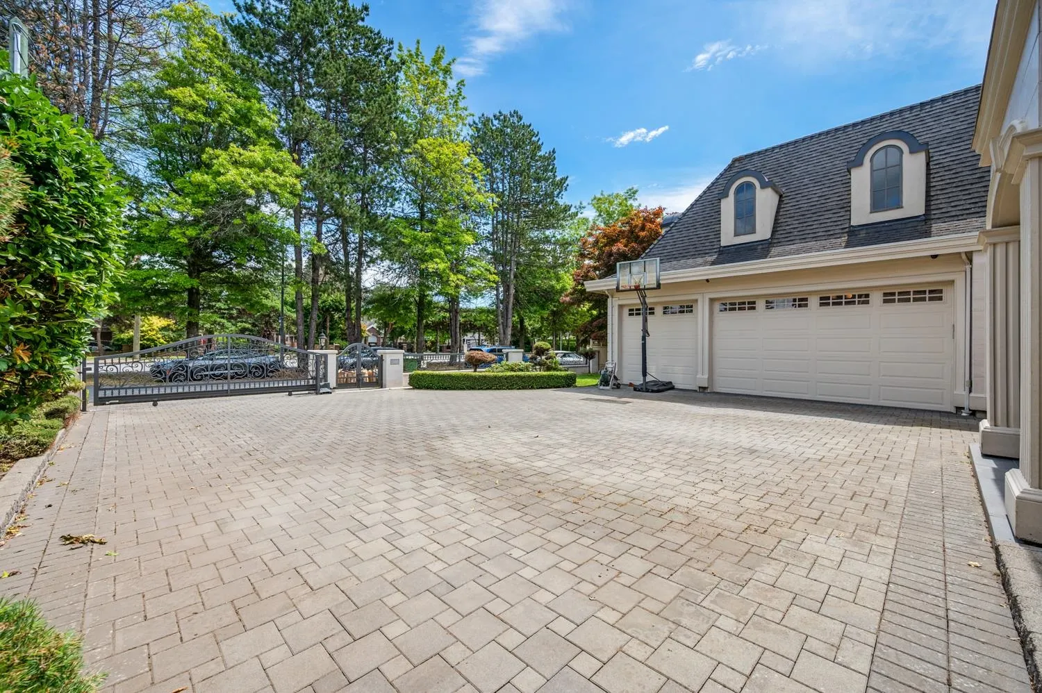 9531 Gilbert Crescent