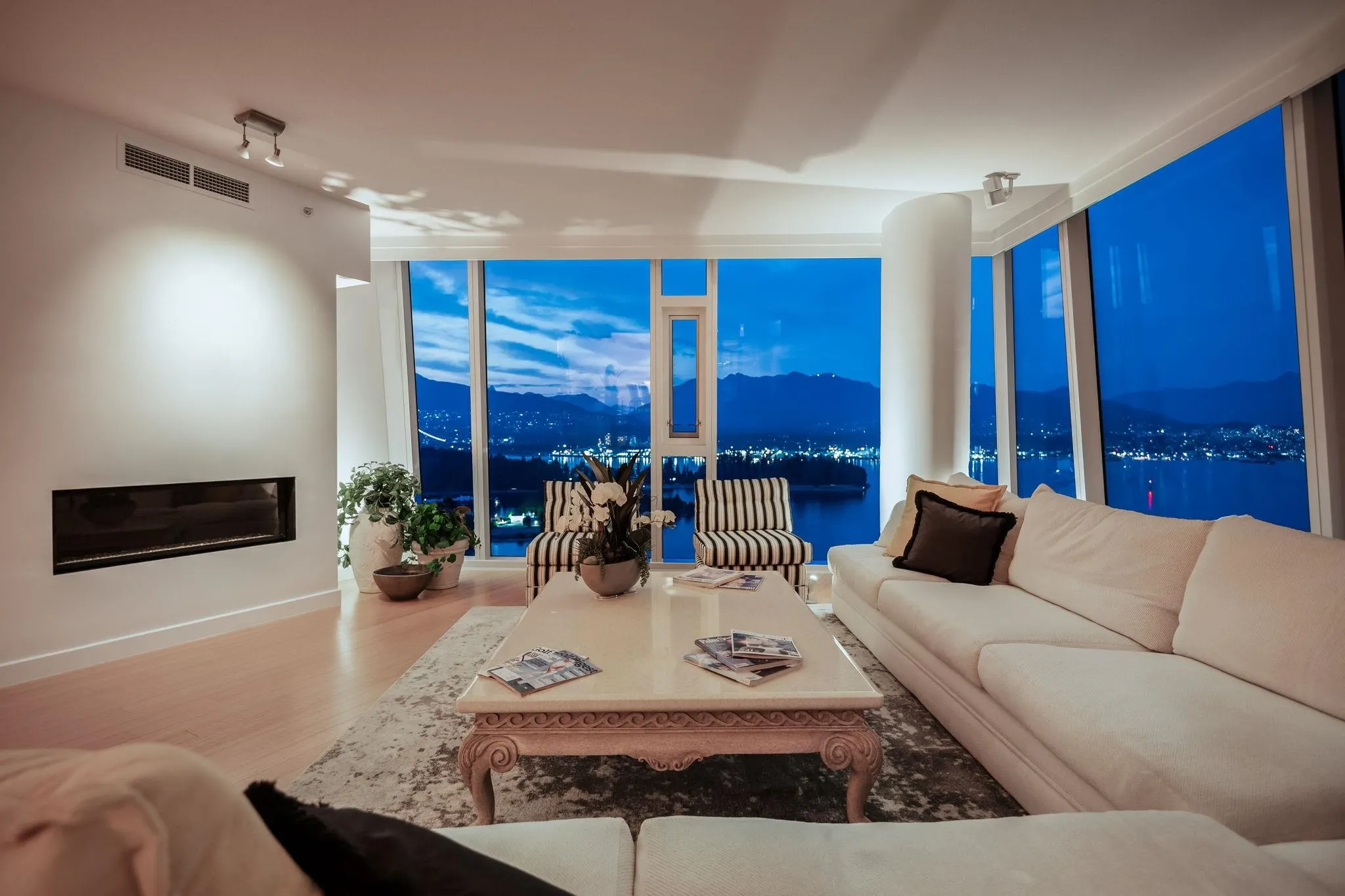 2502 1233 W Cordova Street