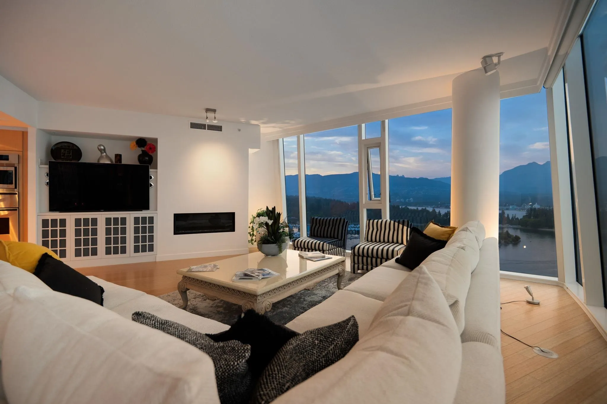 2502 1233 W Cordova Street