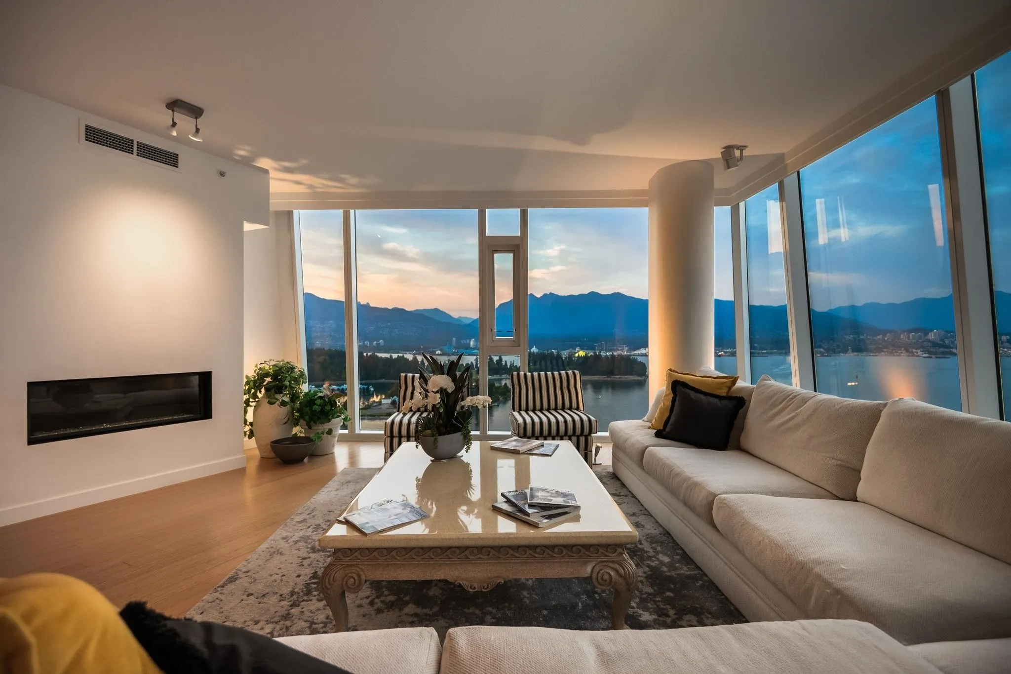 2502 1233 W Cordova Street