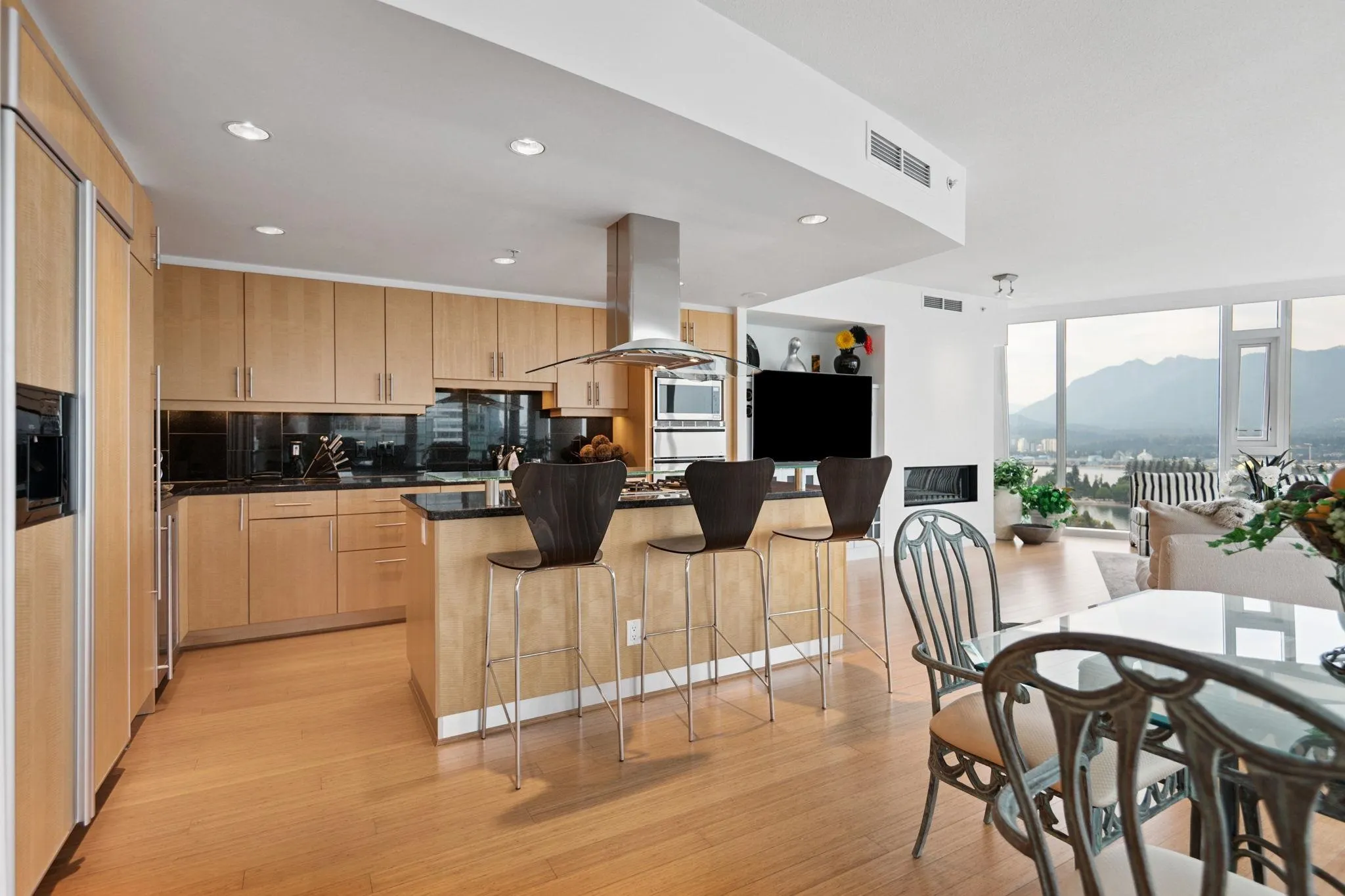 2502 1233 W Cordova Street