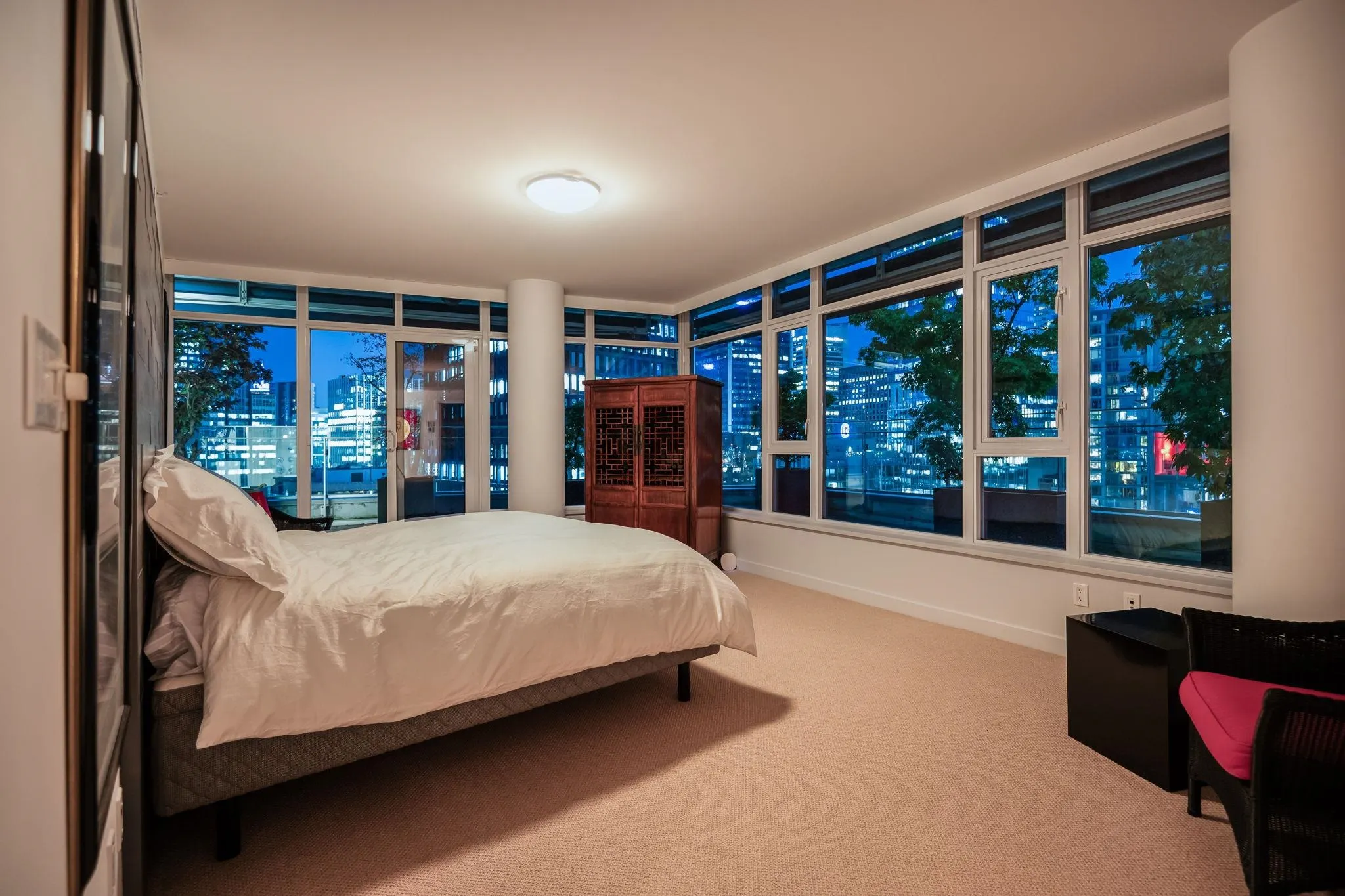 2502 1233 W Cordova Street