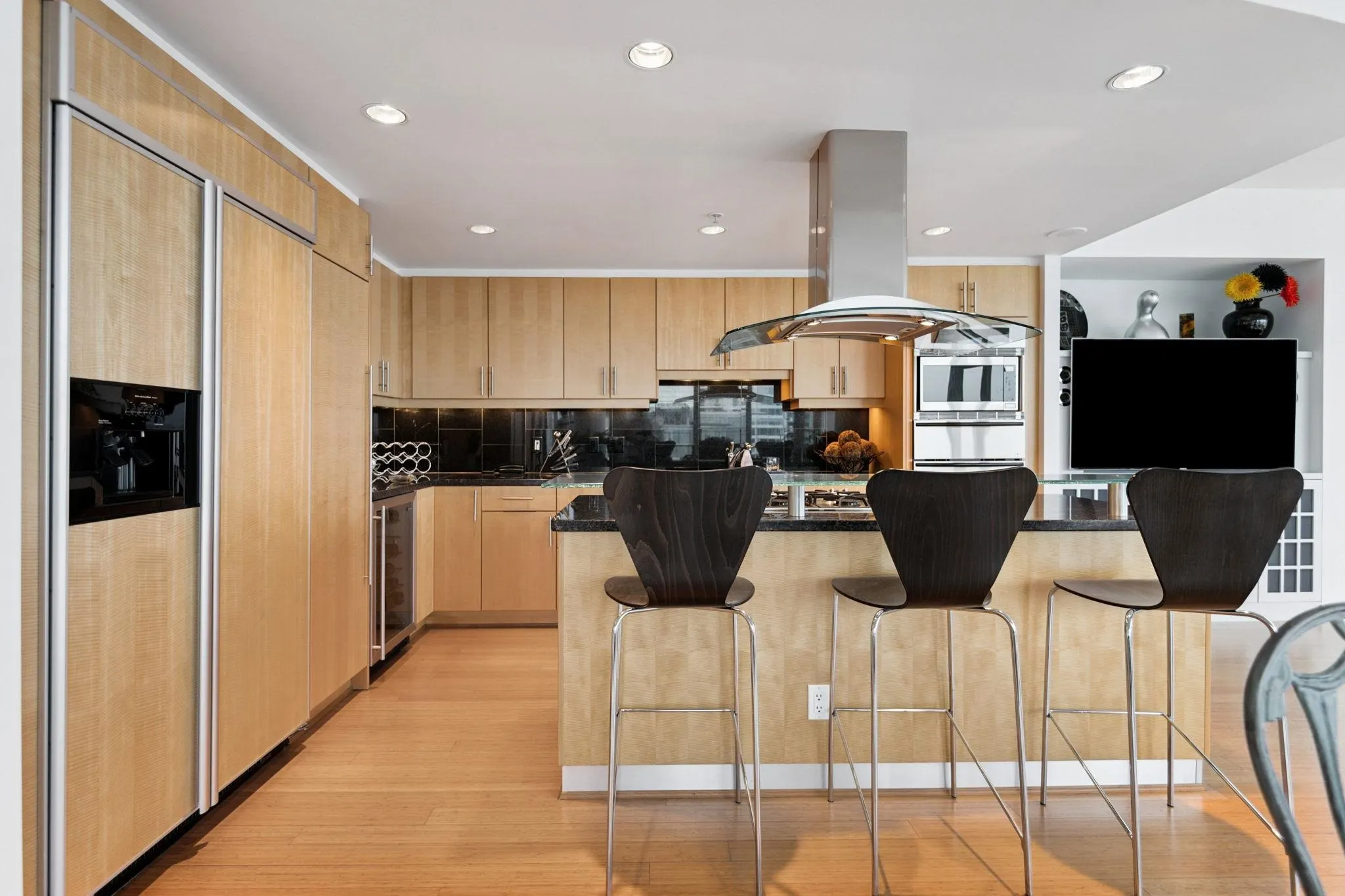 2502 1233 W Cordova Street