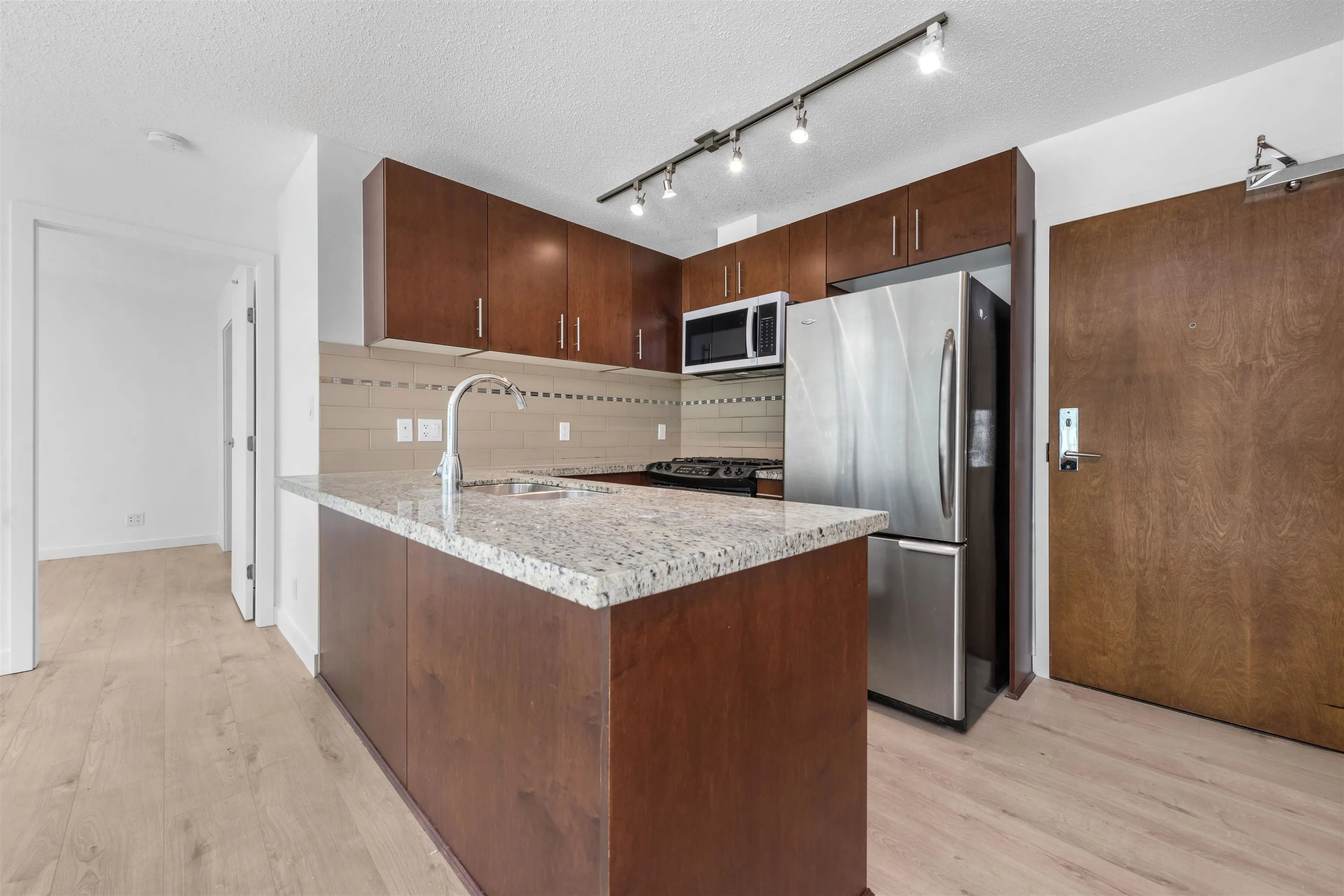 511 8280 Lansdowne Road
