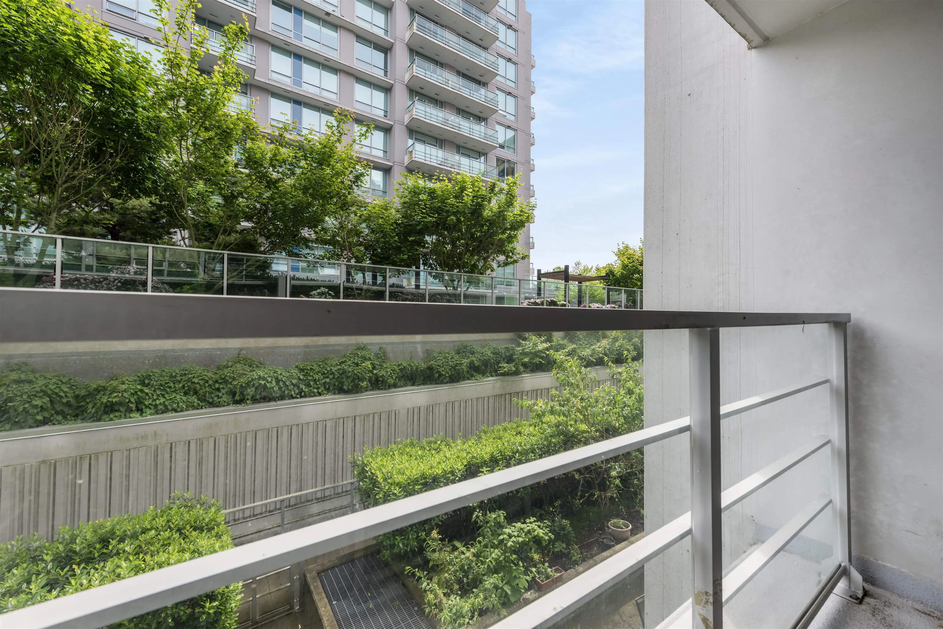 511 8280 Lansdowne Road