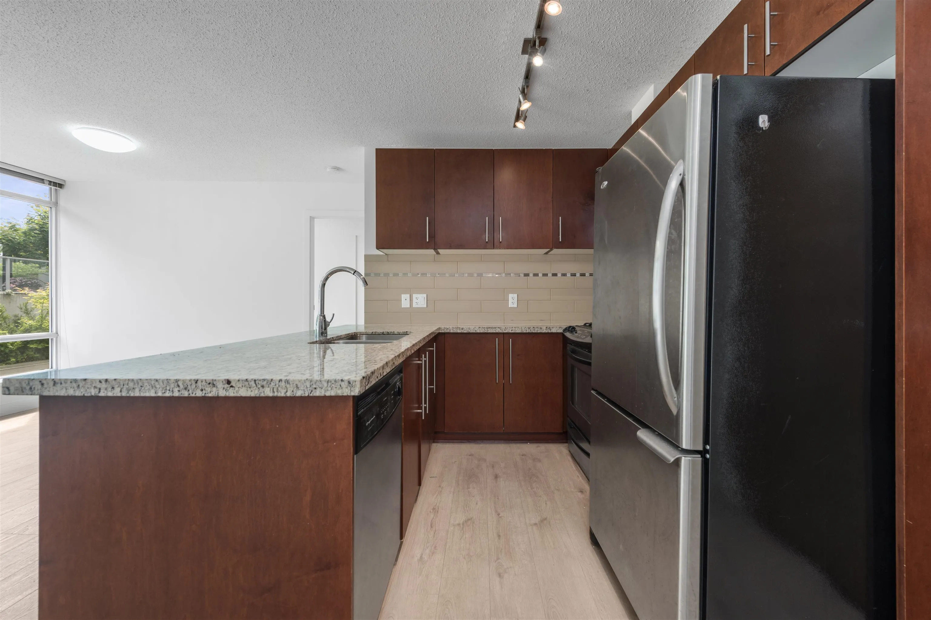 511 8280 Lansdowne Road