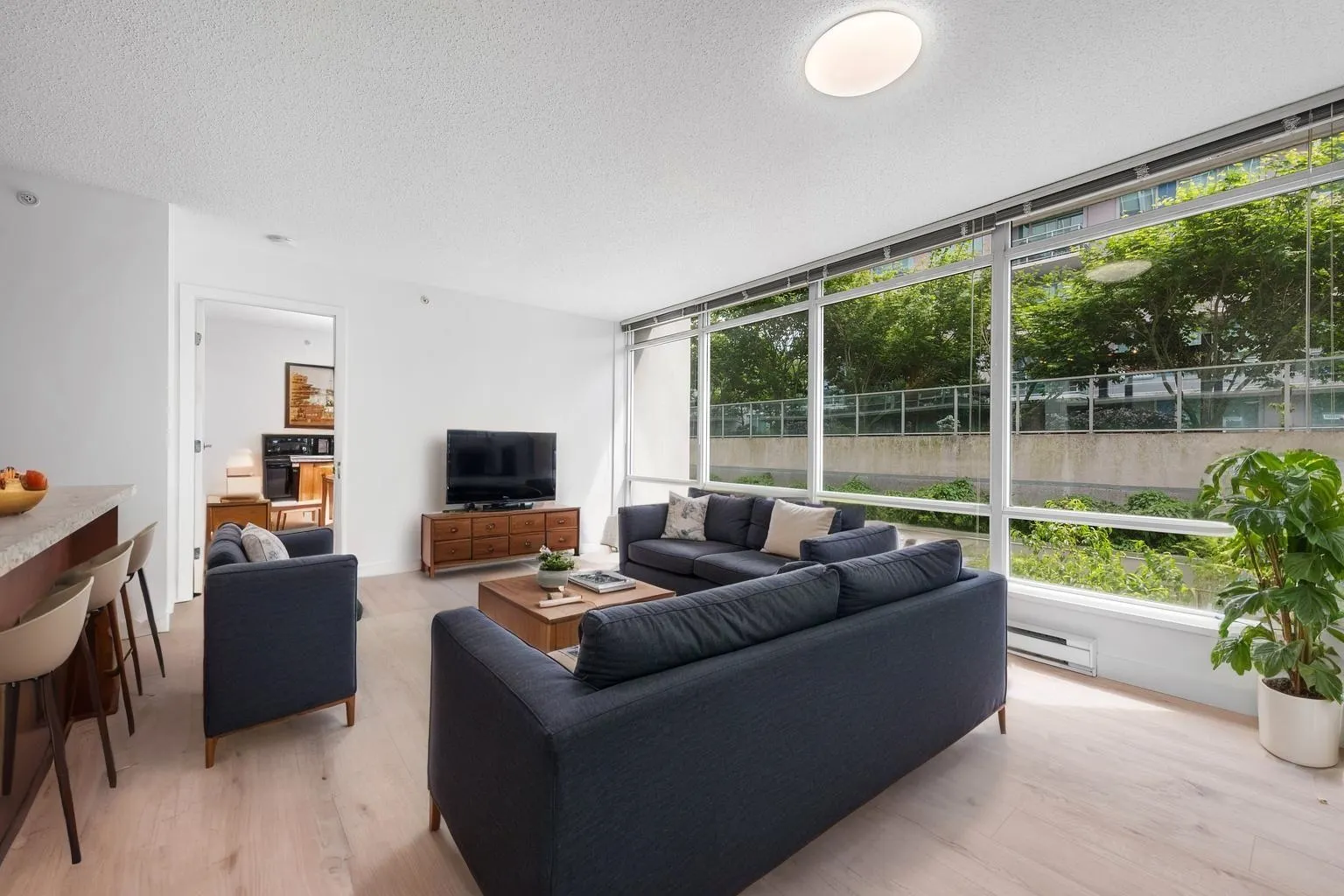 511 8280 Lansdowne Road