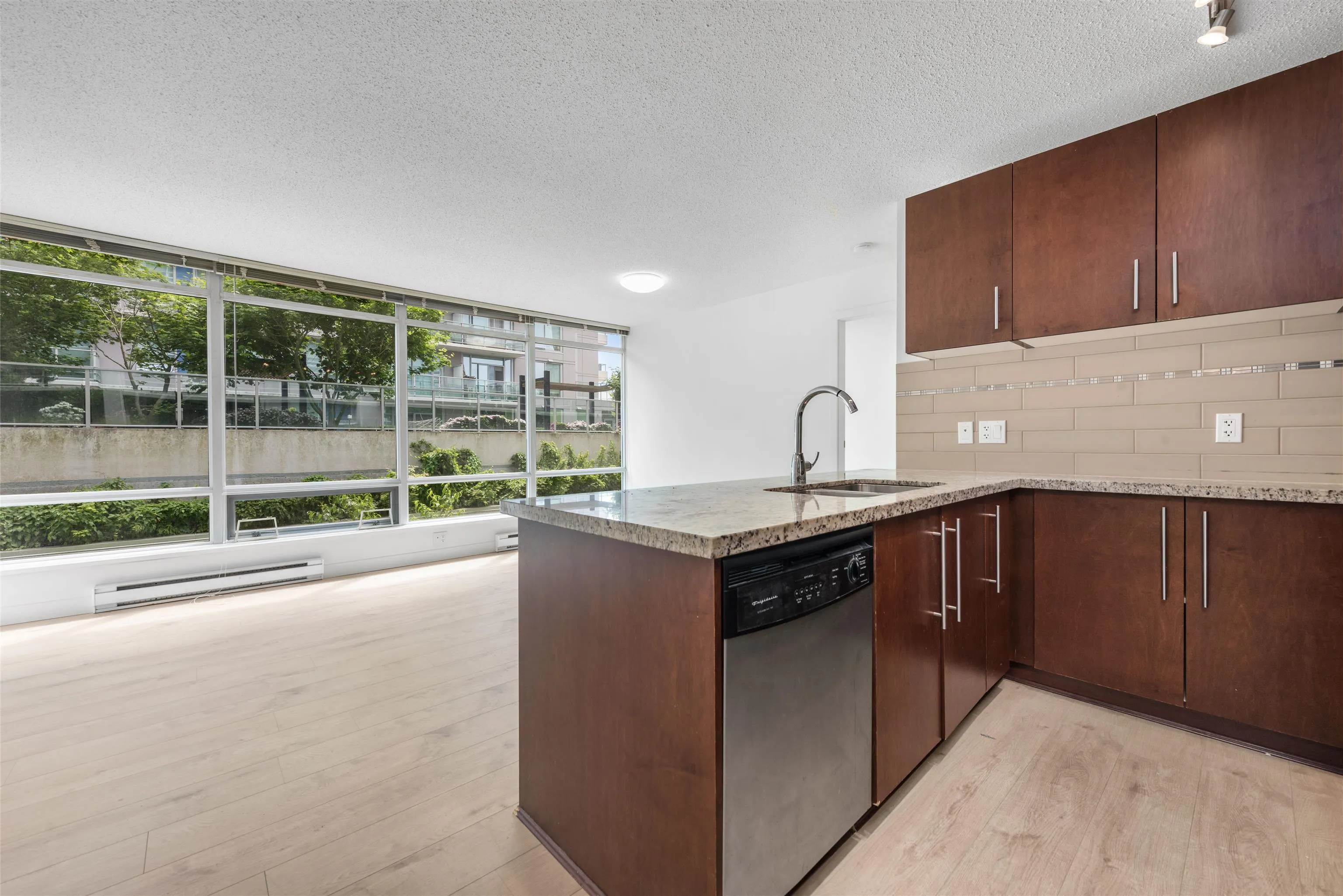 511 8280 Lansdowne Road