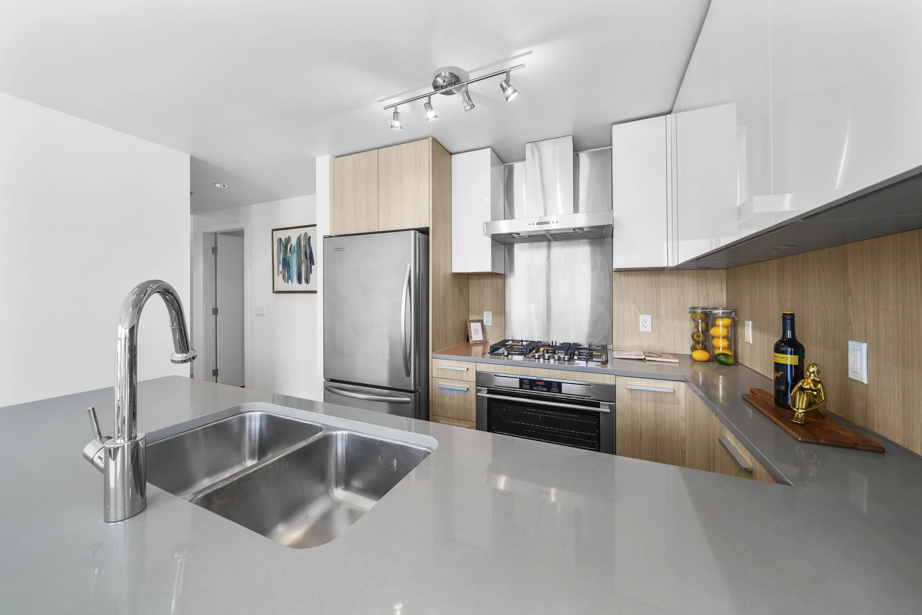 2808 3007 Glen Drive
