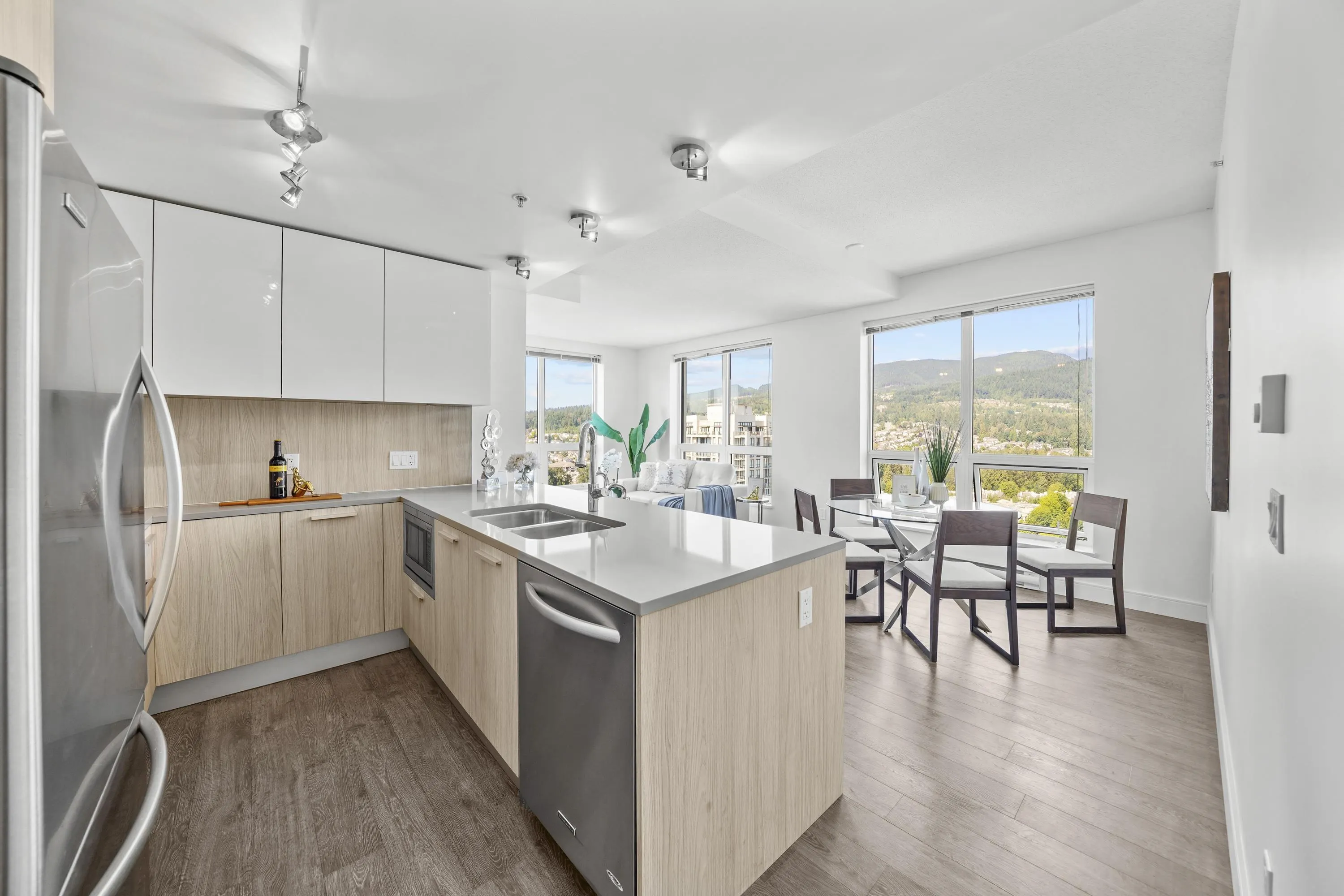 2808 3007 Glen Drive