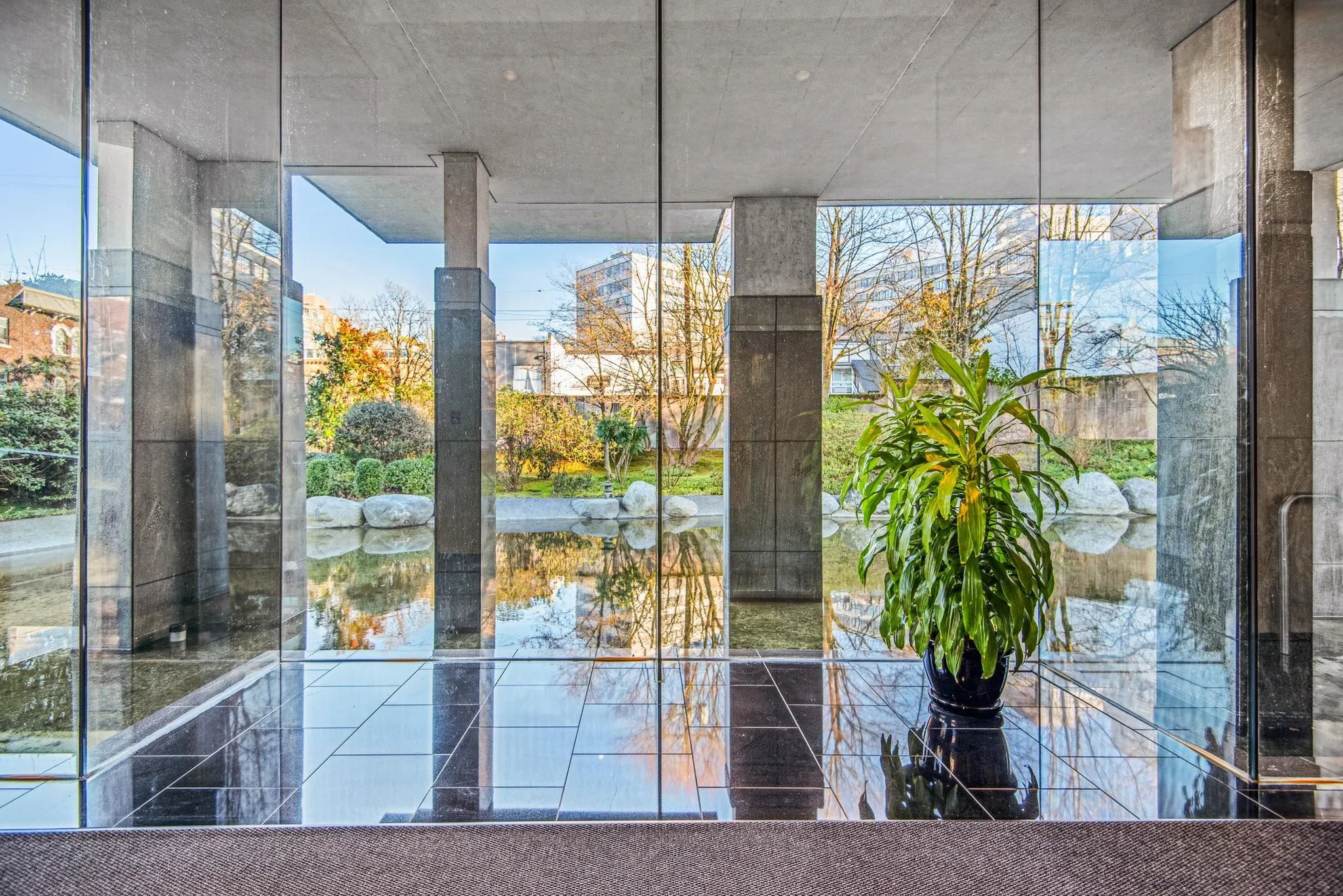 901 1550 W 15th Avenue