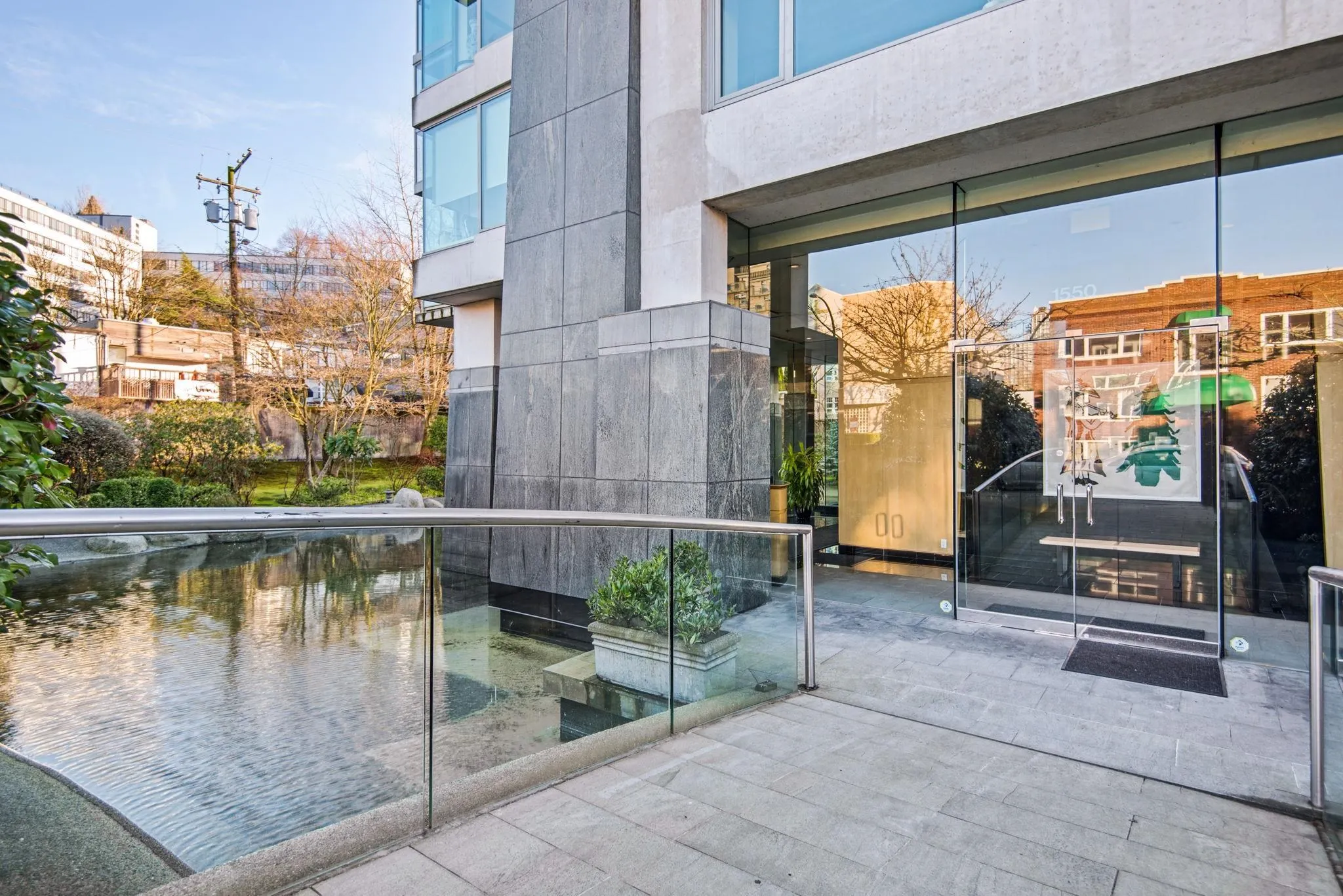 901 1550 W 15th Avenue