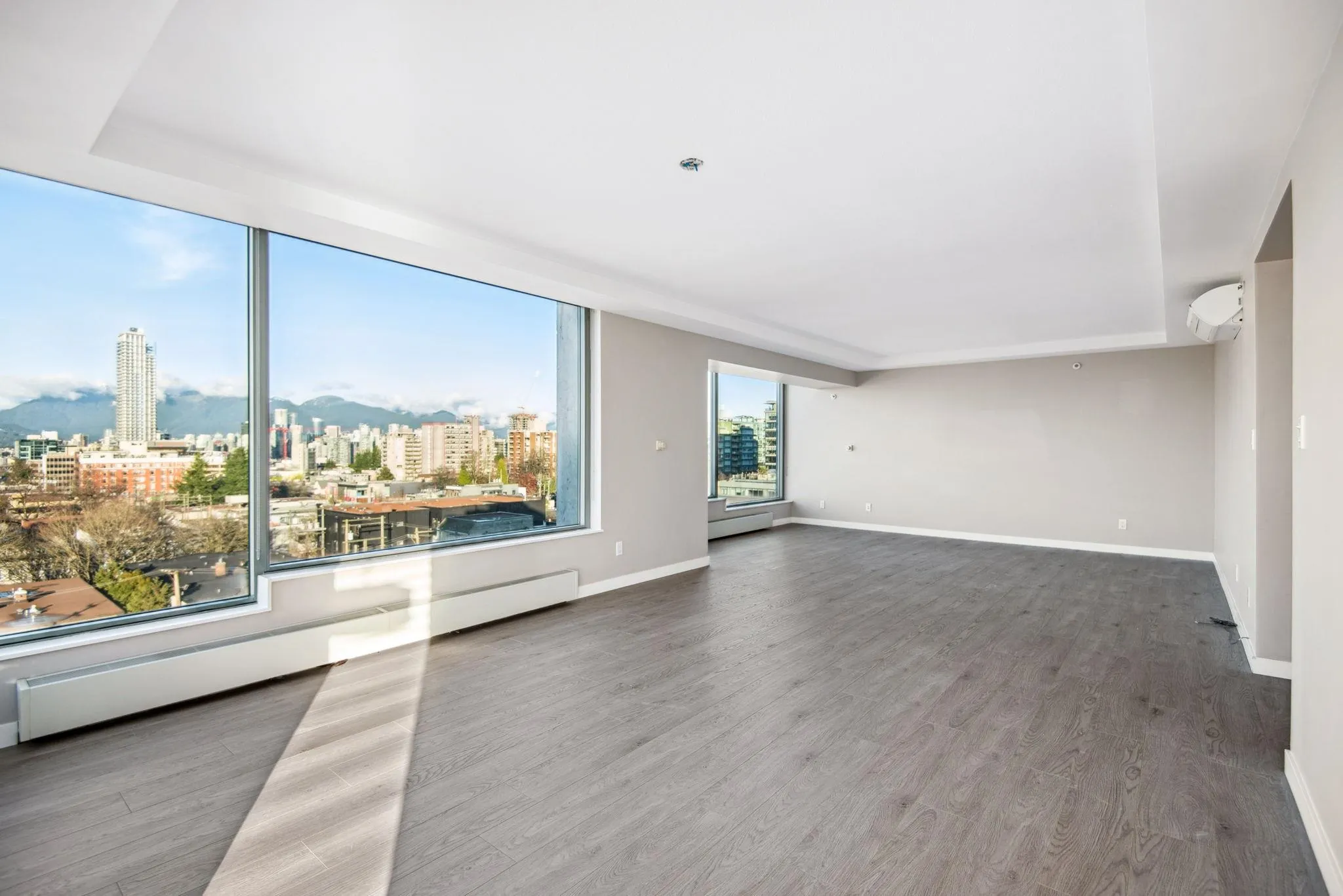 901 1550 W 15th Avenue