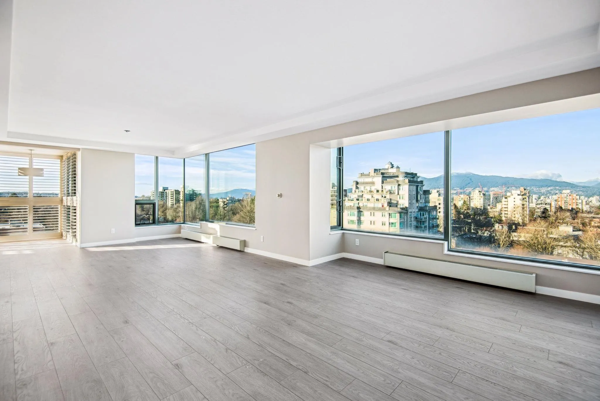 901 1550 W 15th Avenue