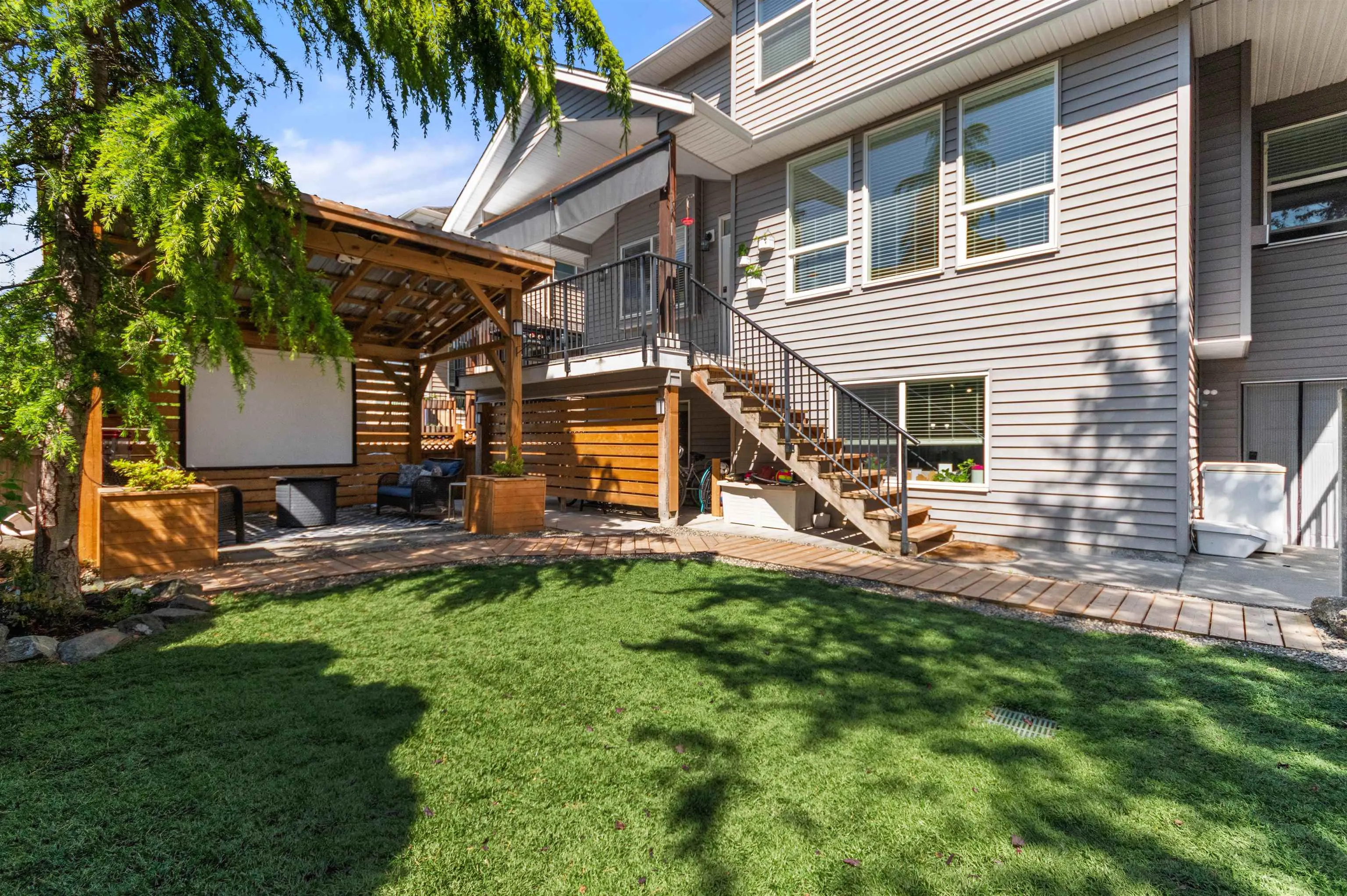 4 46792 Hudson Road