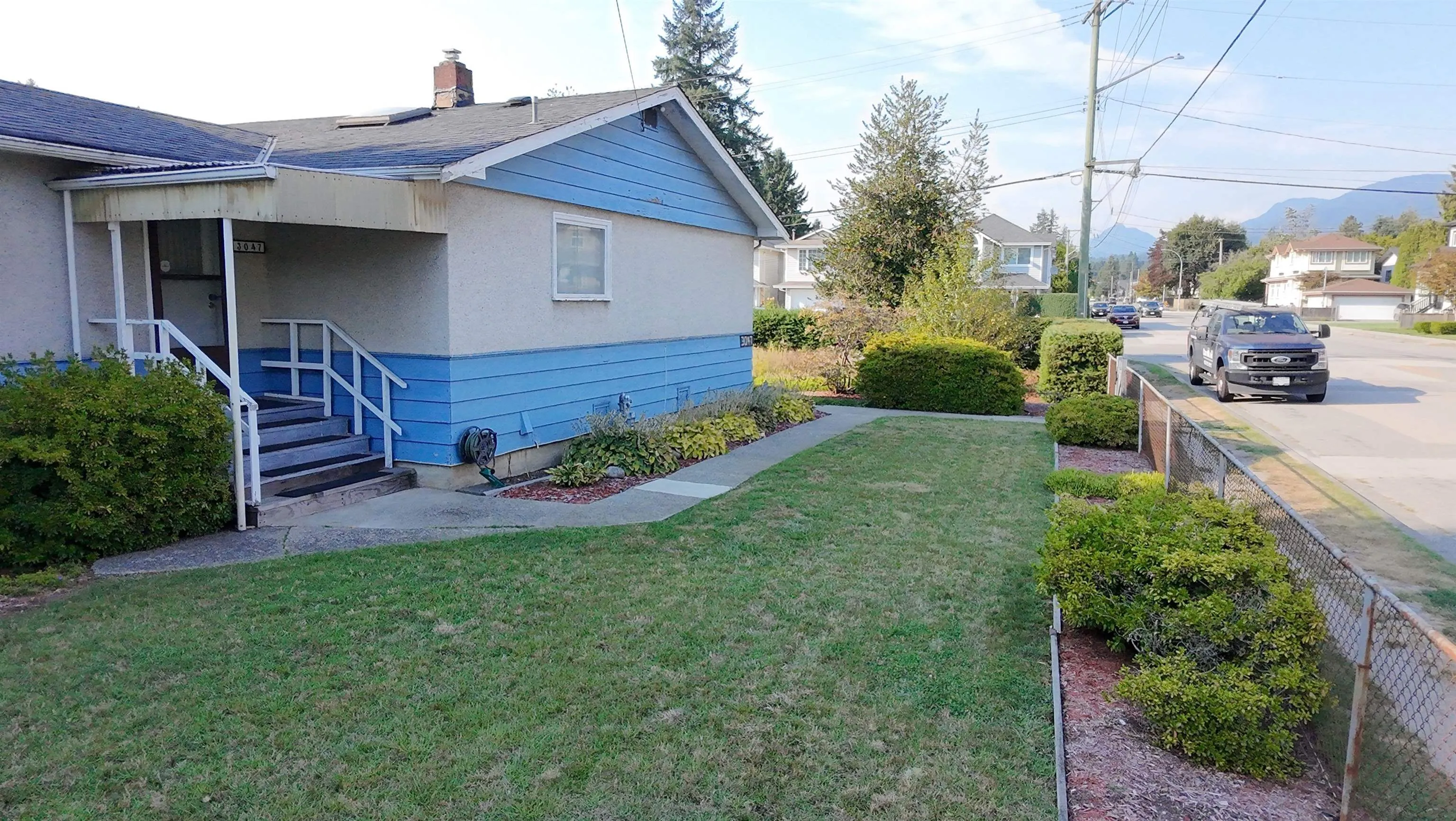 3047 Oxford Street