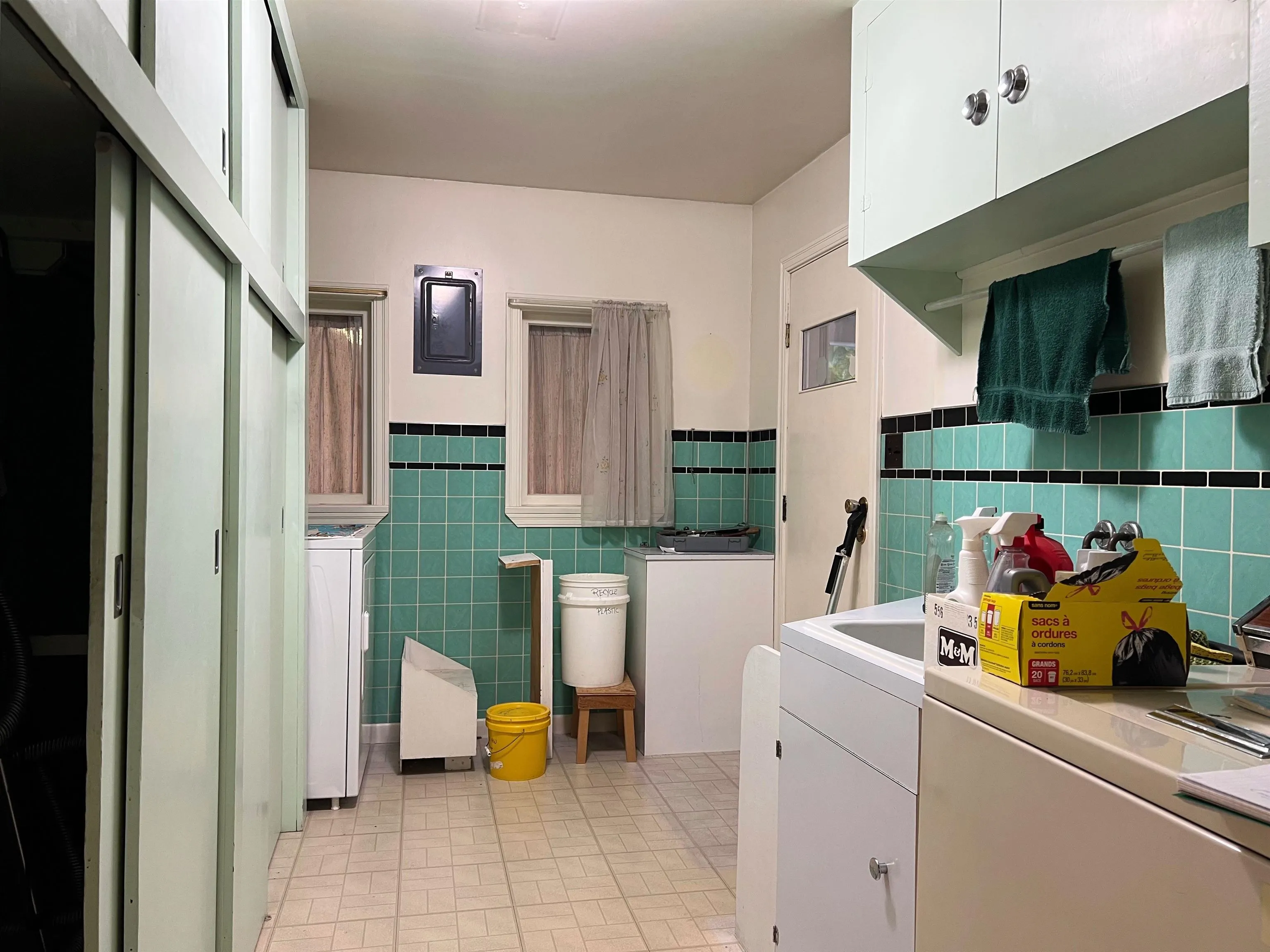3047 Oxford Street