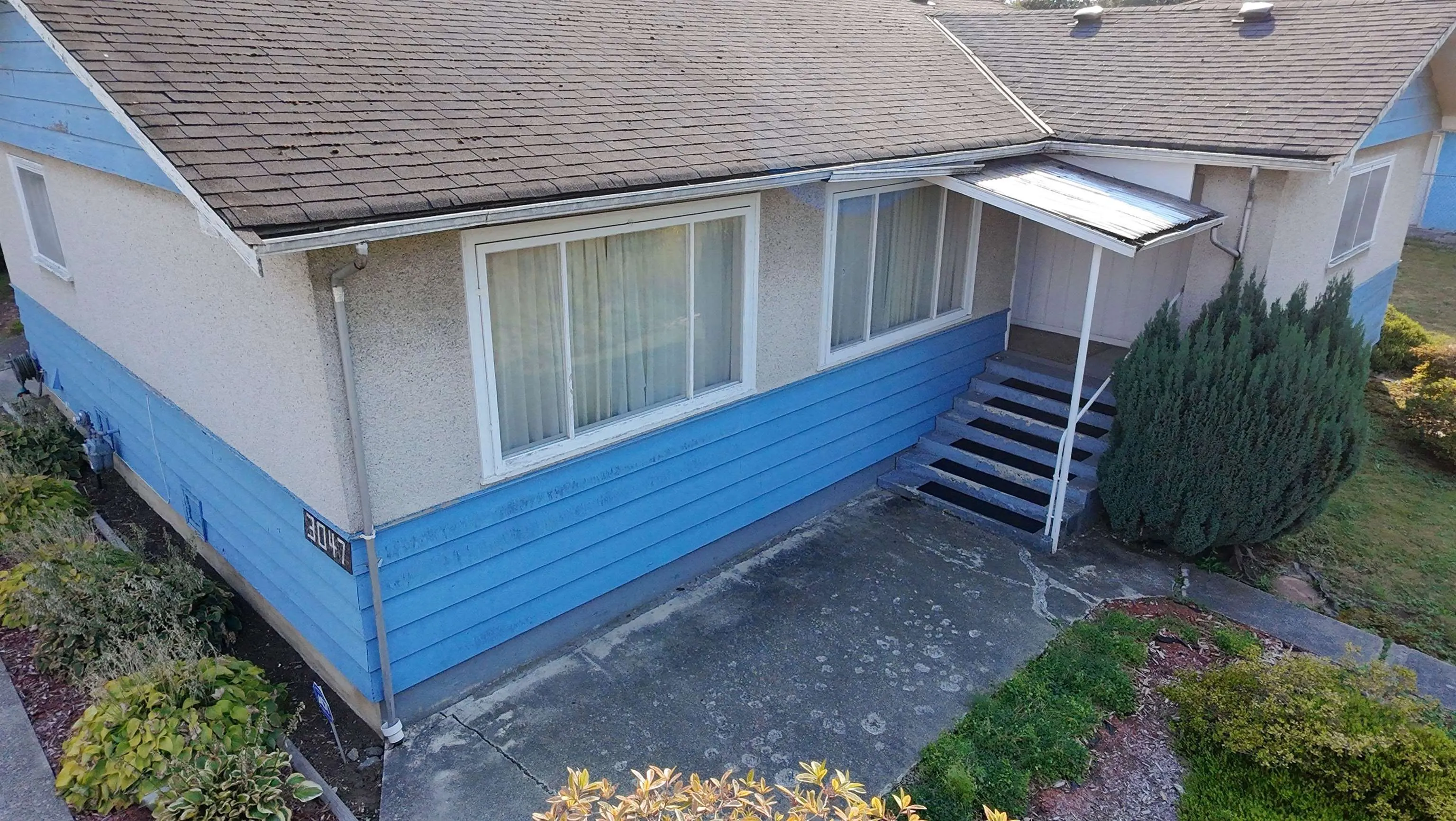 3047 Oxford Street
