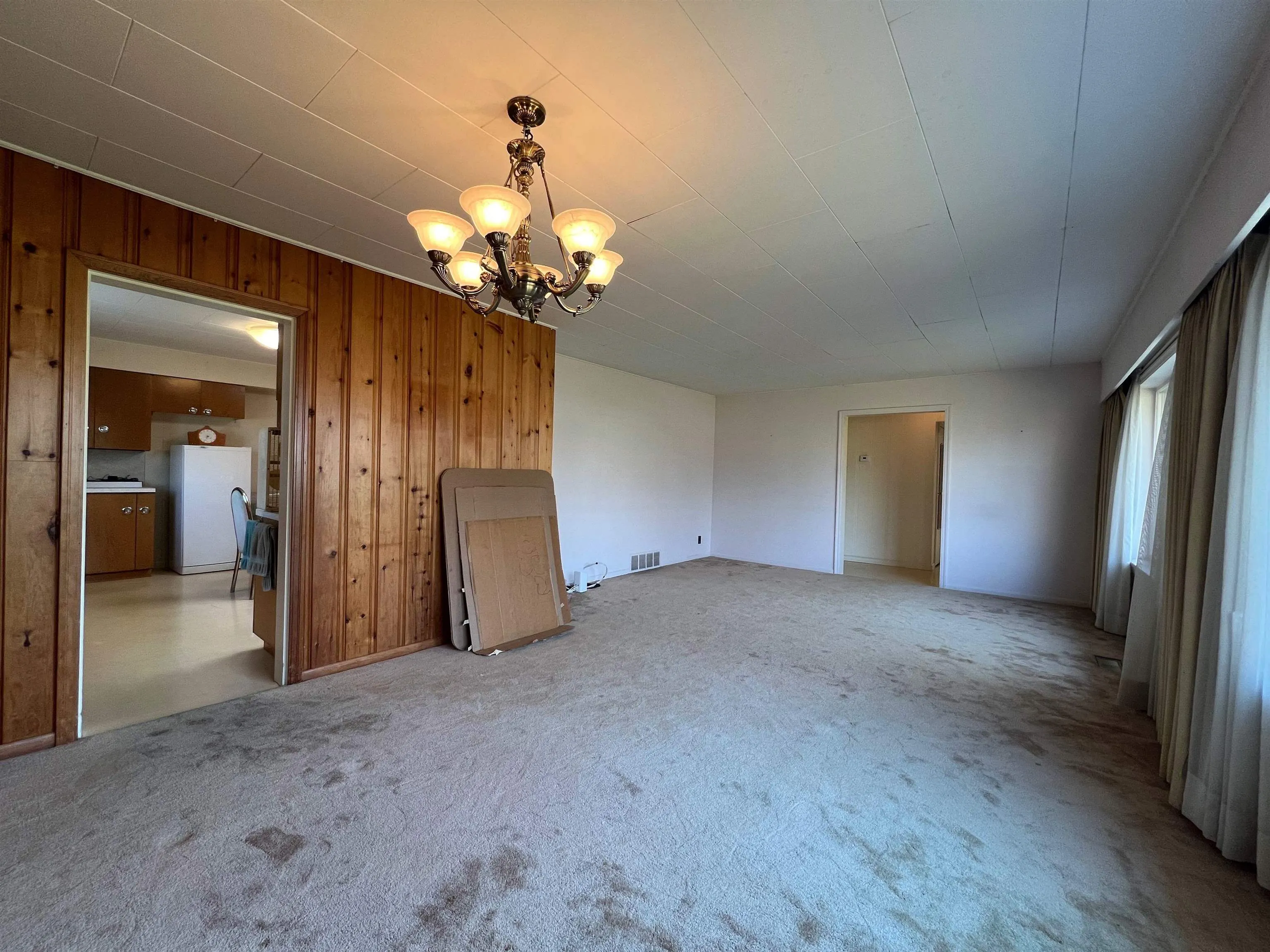 3047 Oxford Street